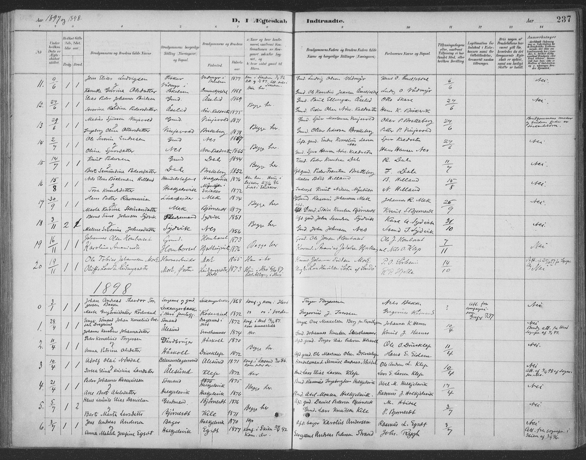 Ministerialprotokoller, klokkerbøker og fødselsregistre - Møre og Romsdal, AV/SAT-A-1454/511/L0142: Parish register (official) no. 511A09, 1891-1905, p. 237