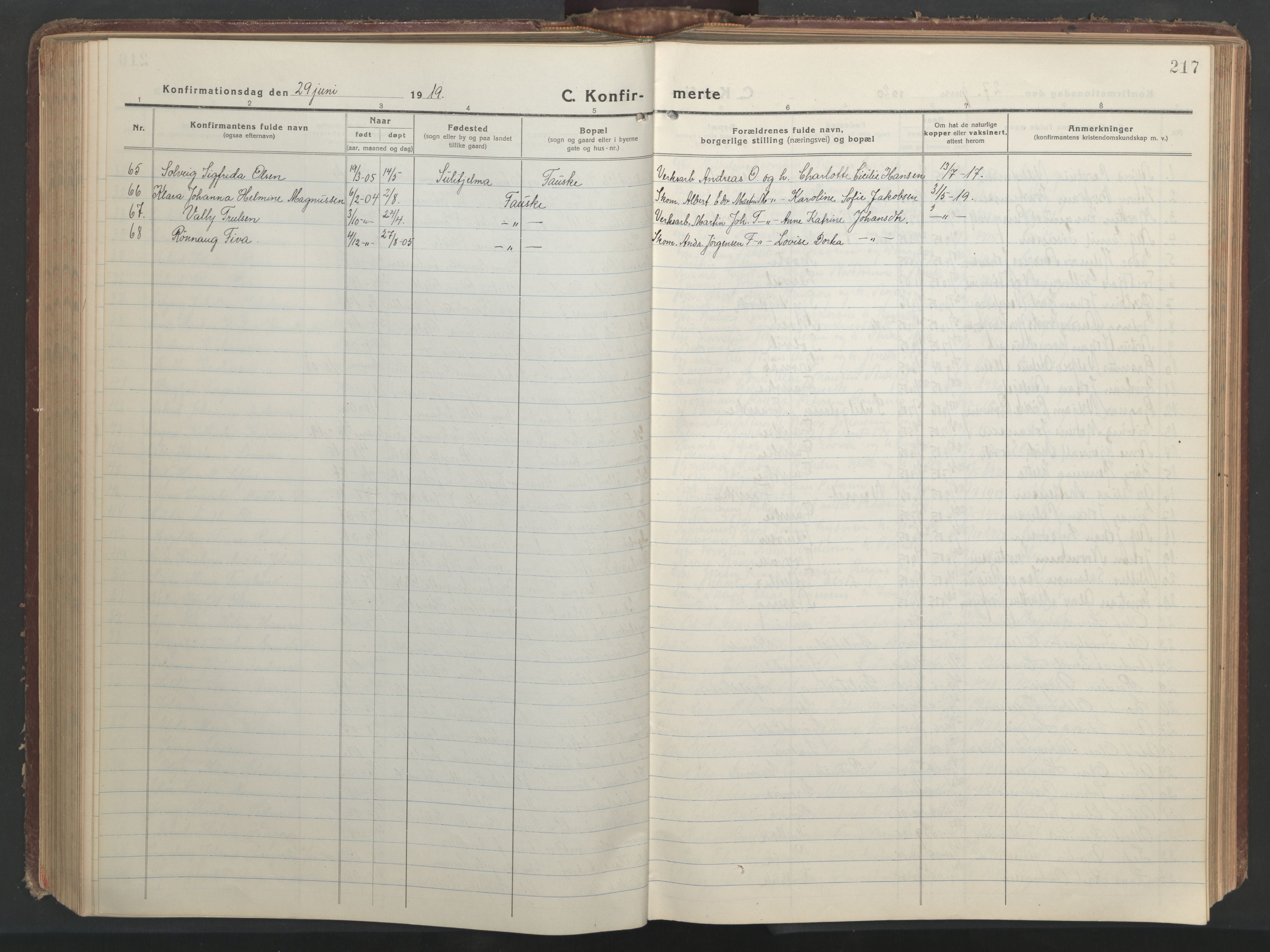 Ministerialprotokoller, klokkerbøker og fødselsregistre - Nordland, AV/SAT-A-1459/849/L0700: Parish register (copy) no. 849C01, 1919-1946, p. 217