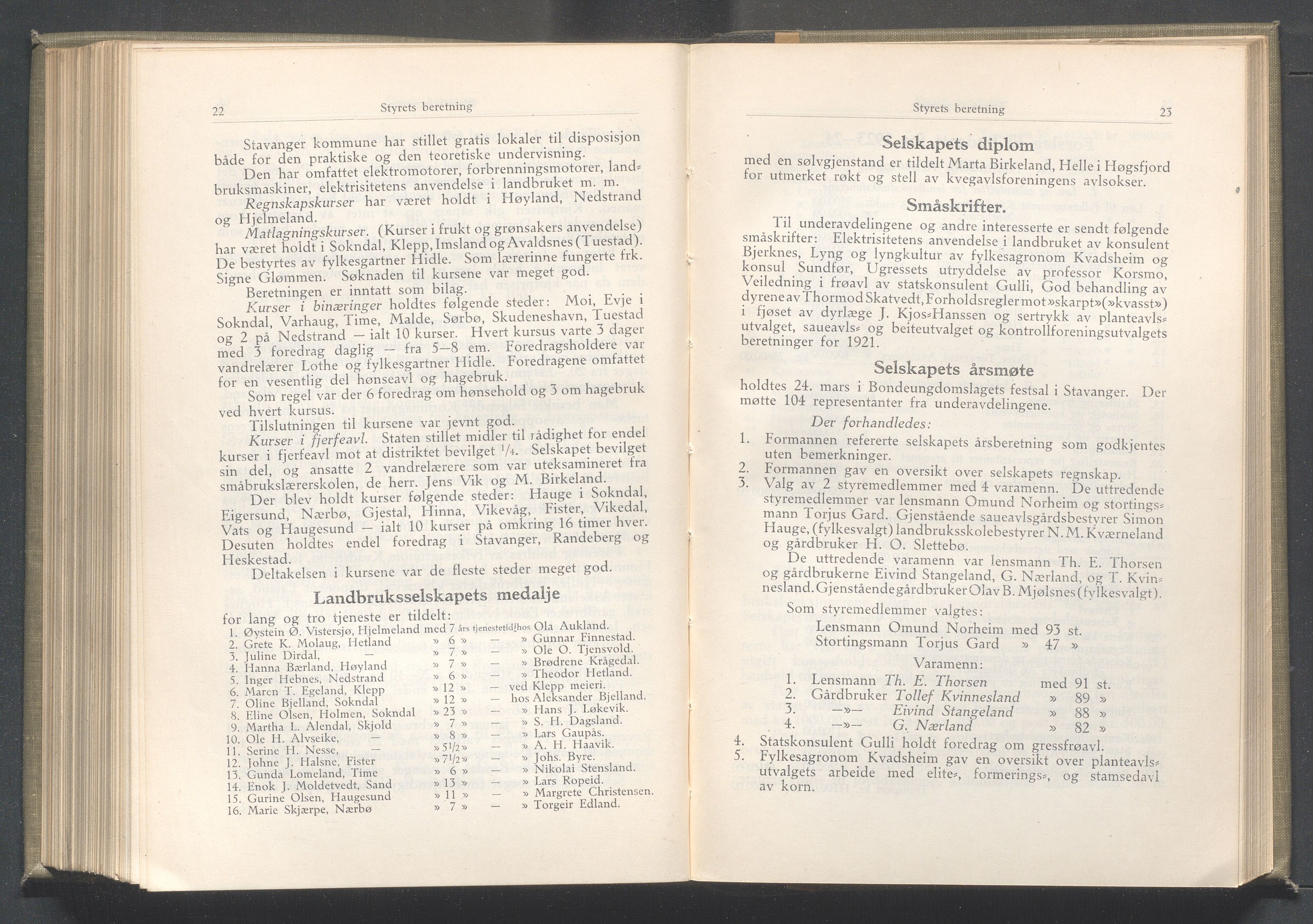 Rogaland fylkeskommune - Fylkesrådmannen , IKAR/A-900/A/Aa/Aaa/L0042: Møtebok , 1923, p. 22-23