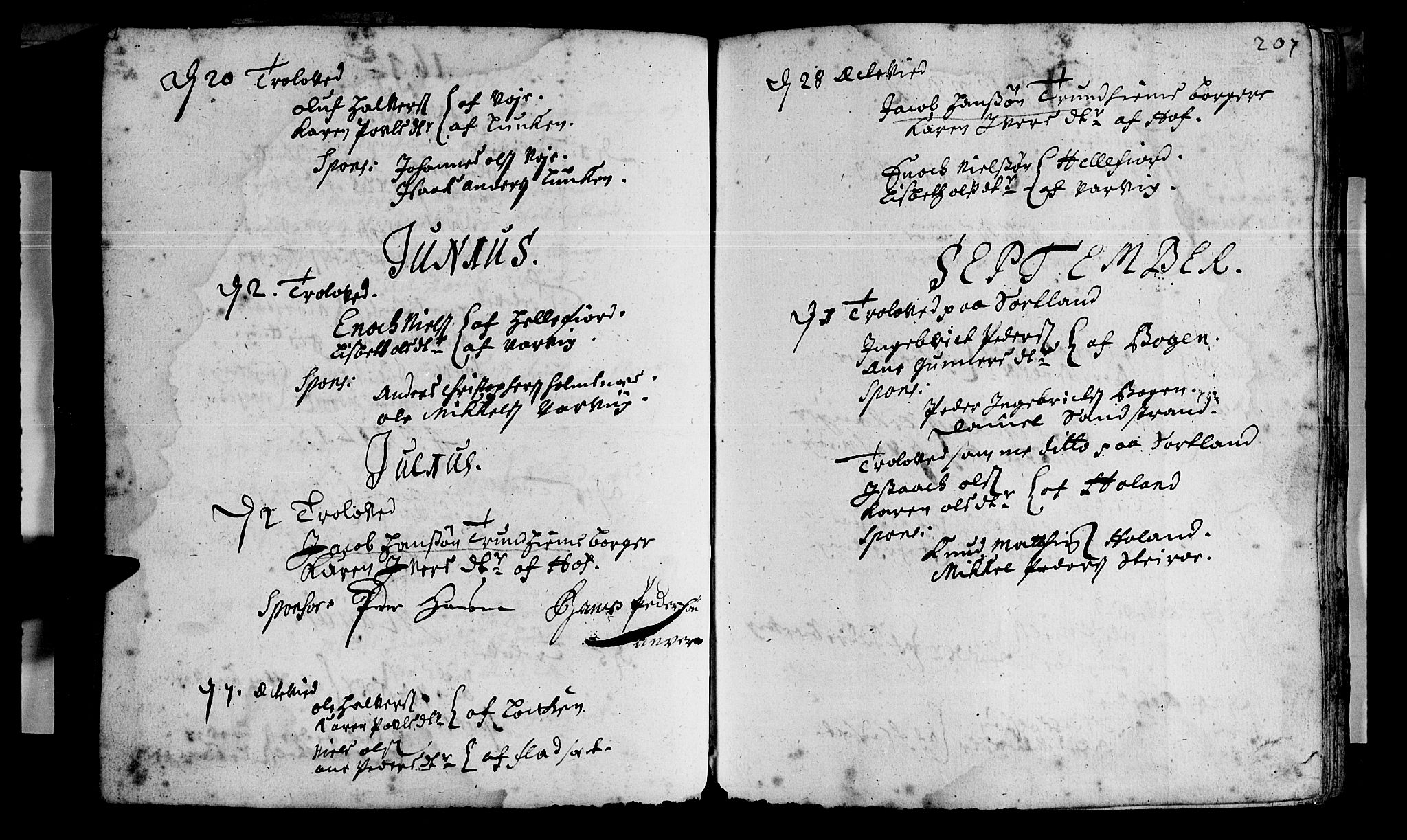 Ministerialprotokoller, klokkerbøker og fødselsregistre - Nordland, SAT/A-1459/888/L1231: Parish register (official) no. 888A01 /1, 1693-1738, p. 207