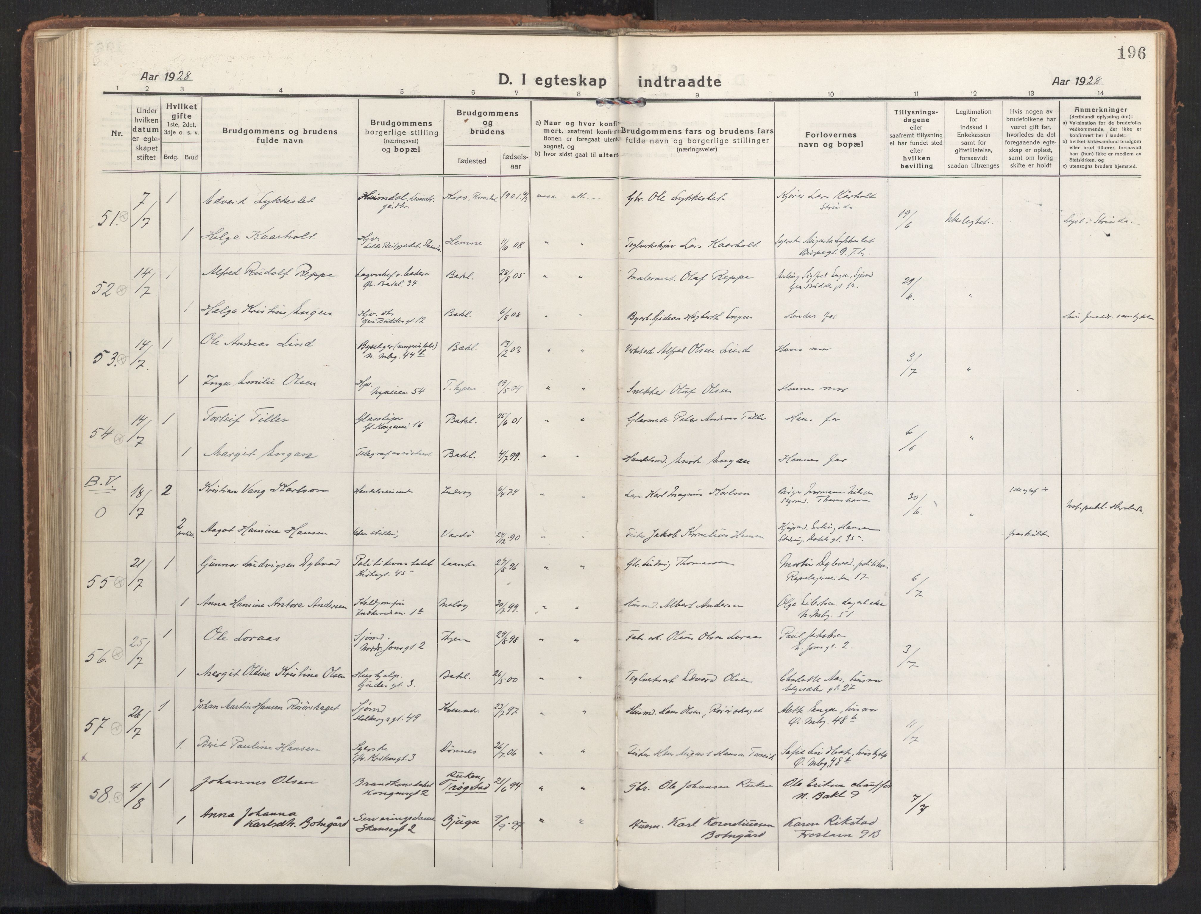 Ministerialprotokoller, klokkerbøker og fødselsregistre - Sør-Trøndelag, AV/SAT-A-1456/604/L0206: Parish register (official) no. 604A26, 1917-1931, p. 196