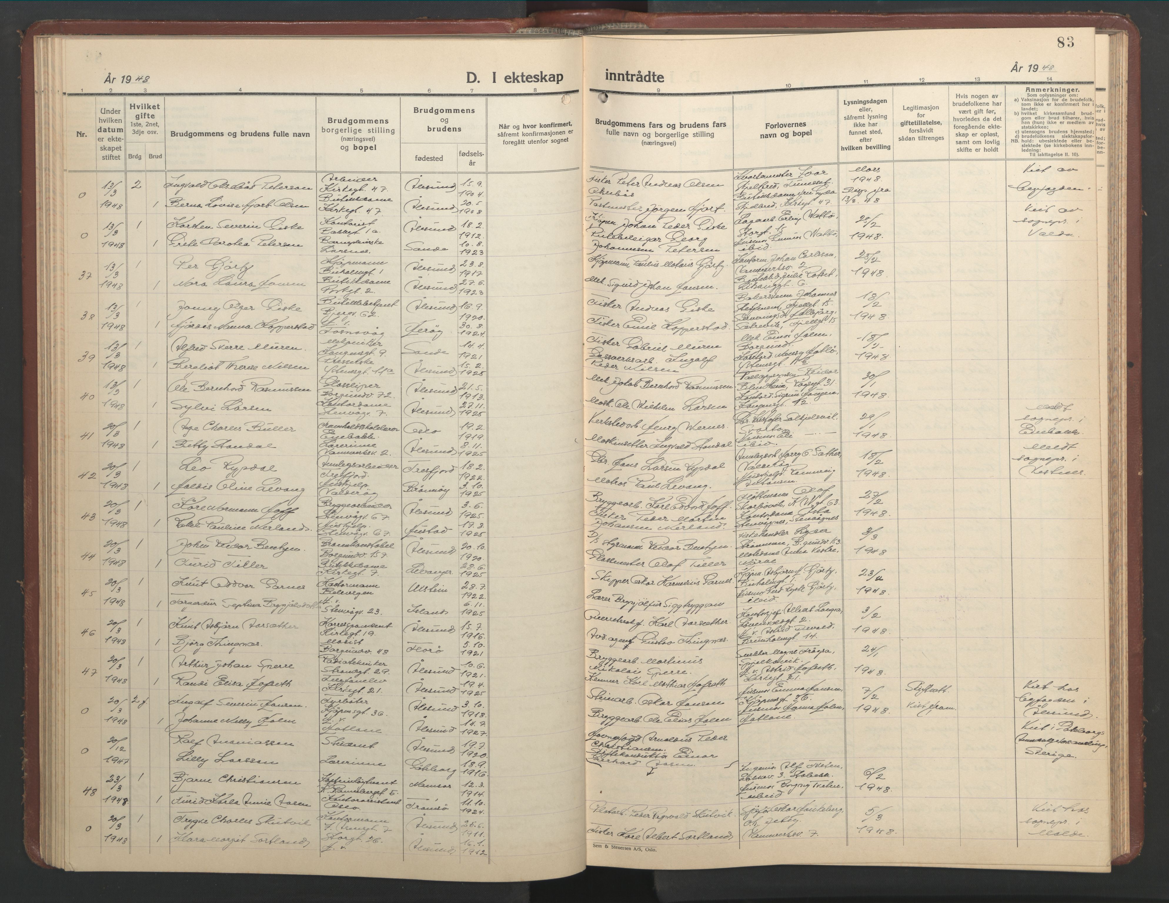 Ministerialprotokoller, klokkerbøker og fødselsregistre - Møre og Romsdal, SAT/A-1454/529/L0479: Parish register (copy) no. 529C16, 1941-1950, p. 83