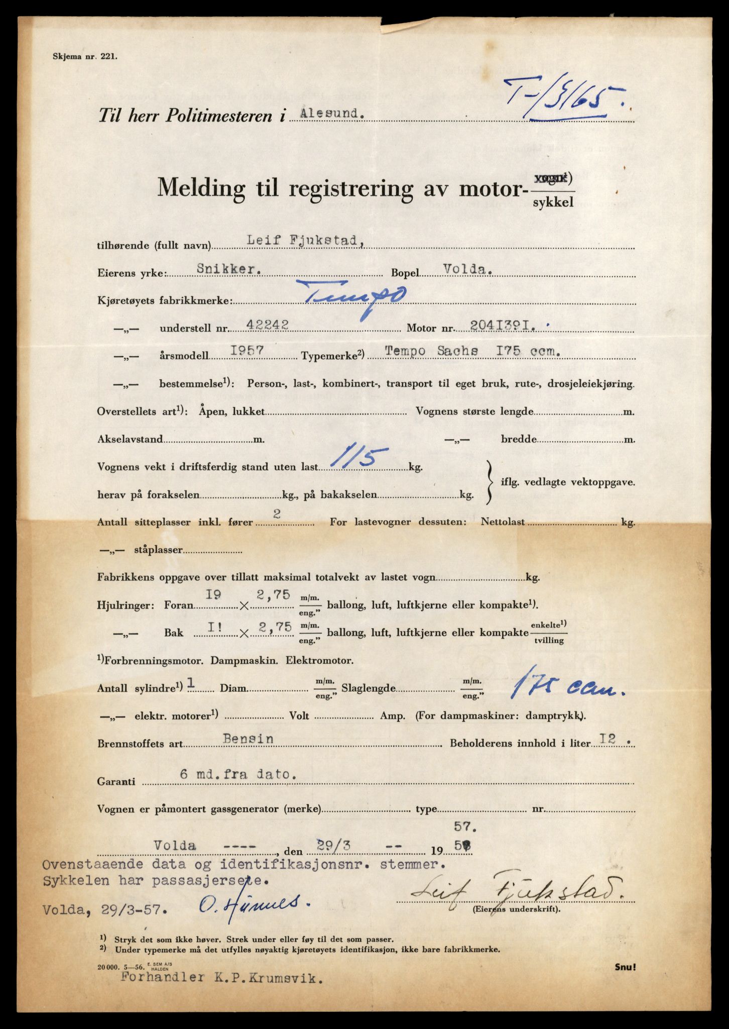 Møre og Romsdal vegkontor - Ålesund trafikkstasjon, AV/SAT-A-4099/F/Fe/L0037: Registreringskort for kjøretøy T 13031 - T 13179, 1927-1998, p. 2565
