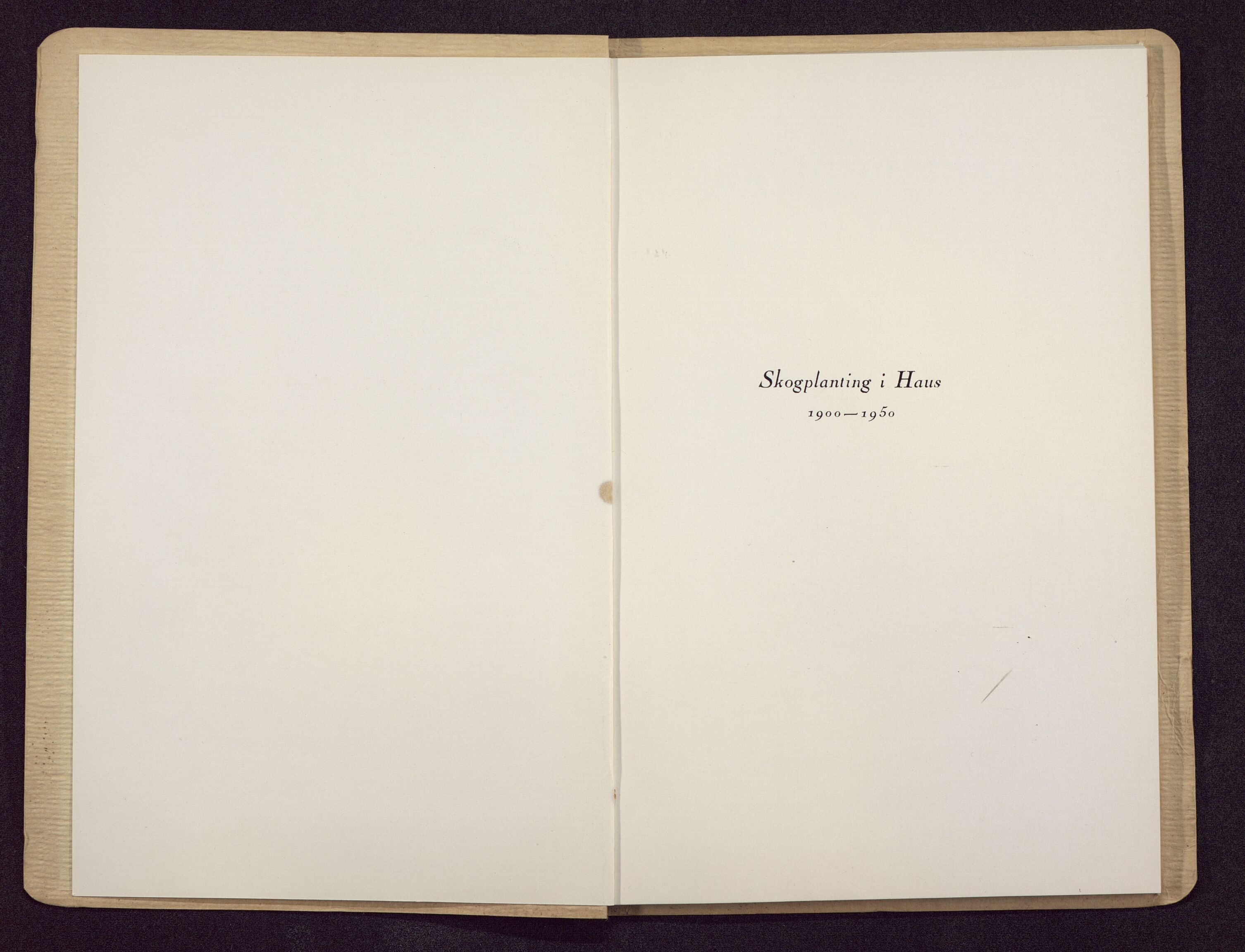 Haus/Arna kommune. Formannskapet, BBA/A-0057/X/L0001/0008: Egenproduserte trykksaker. / Skogplanting i Haus i 50 år 1900-1950. Hefte., 1950