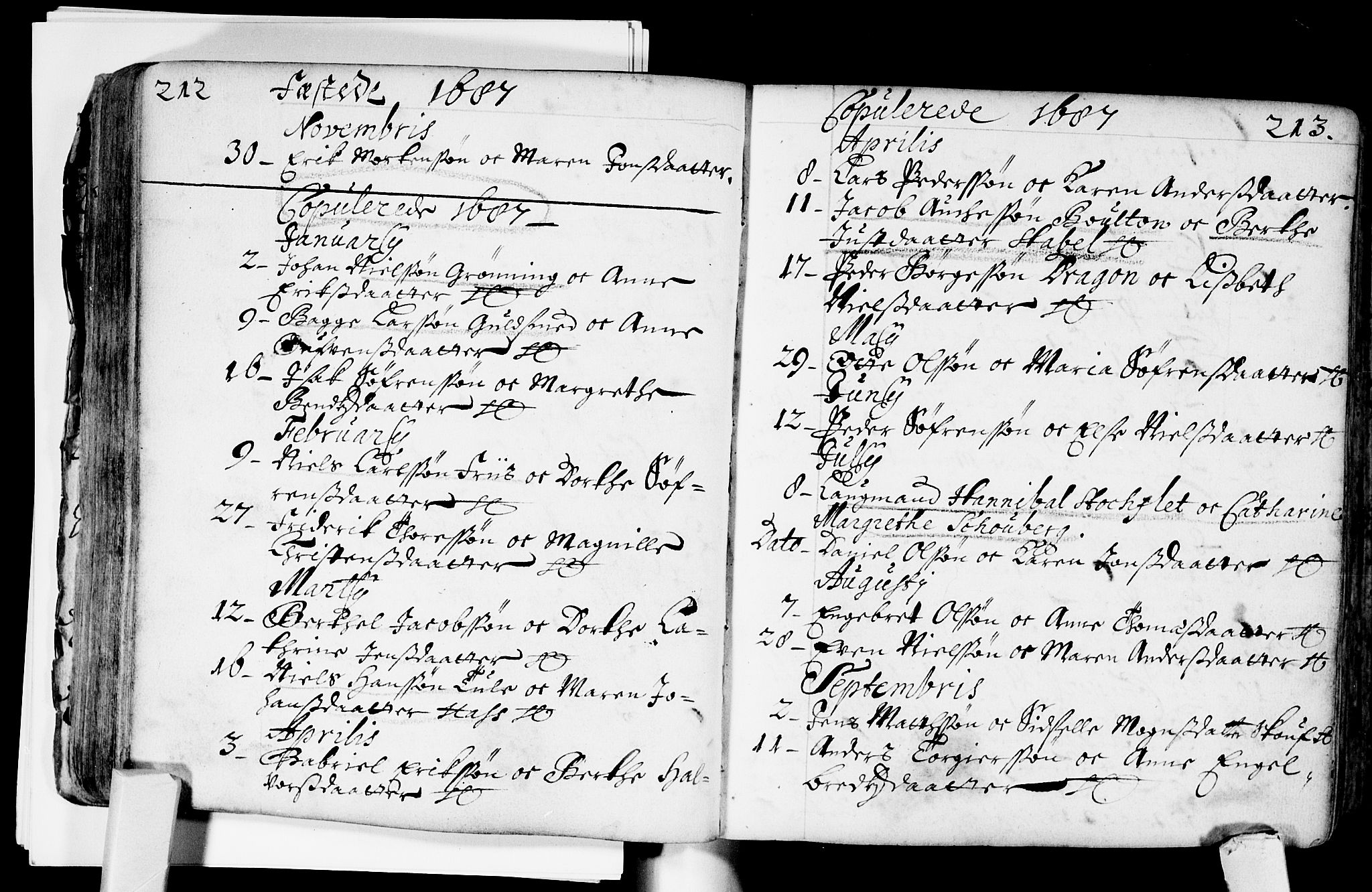 Bragernes kirkebøker, AV/SAKO-A-6/F/Fa/L0002: Parish register (official) no. I 2, 1680-1705, p. 212-213