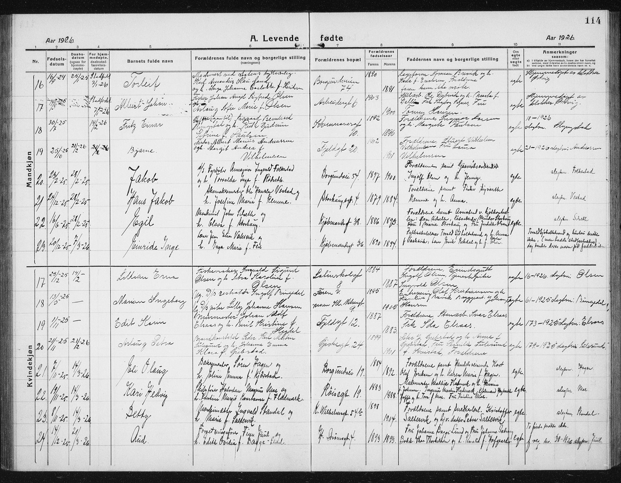 Ministerialprotokoller, klokkerbøker og fødselsregistre - Møre og Romsdal, AV/SAT-A-1454/529/L0475: Parish register (copy) no. 529C12, 1921-1934, p. 114