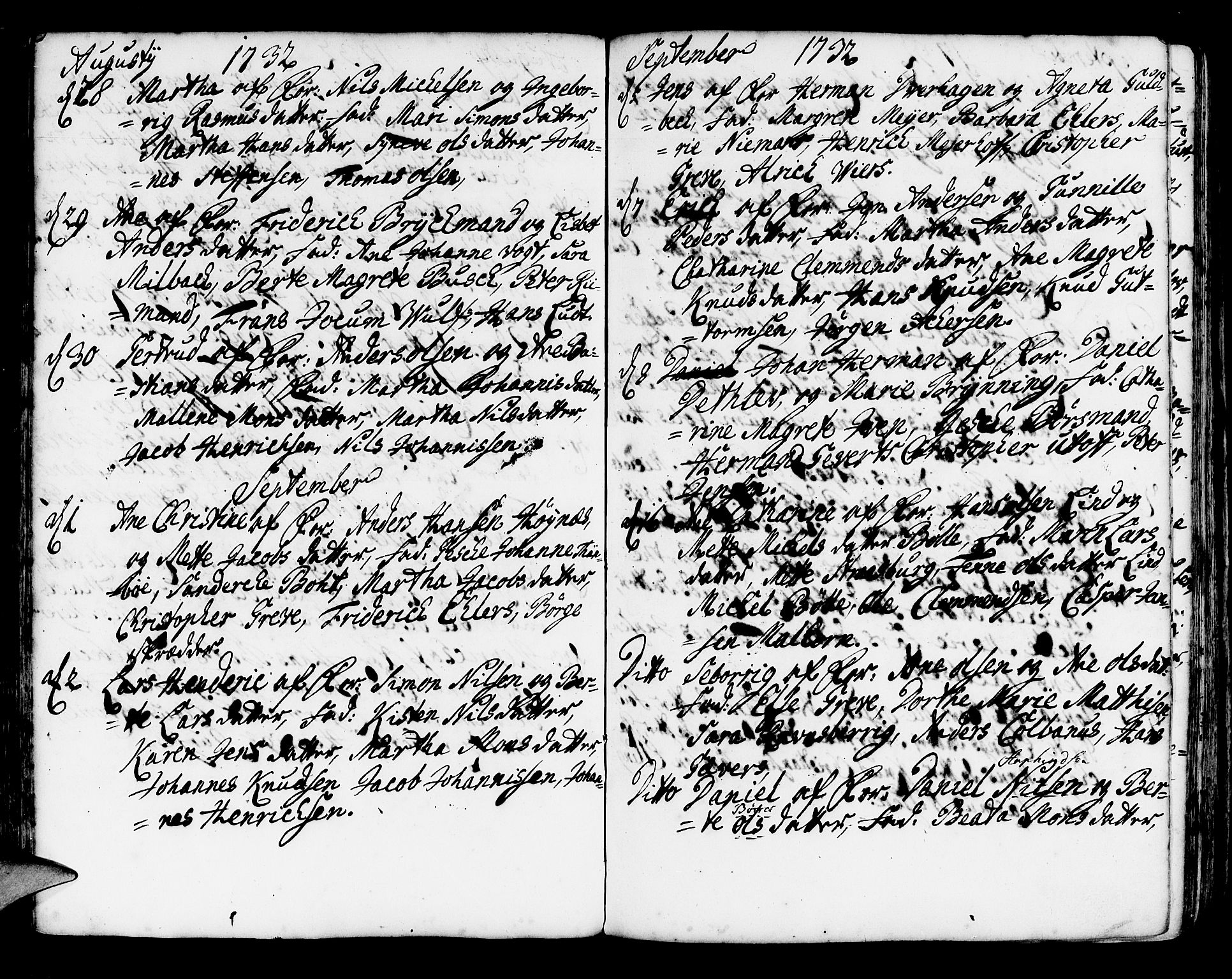 Korskirken sokneprestembete, AV/SAB-A-76101/H/Haa/L0004: Parish register (official) no. A 4, 1720-1750, p. 114