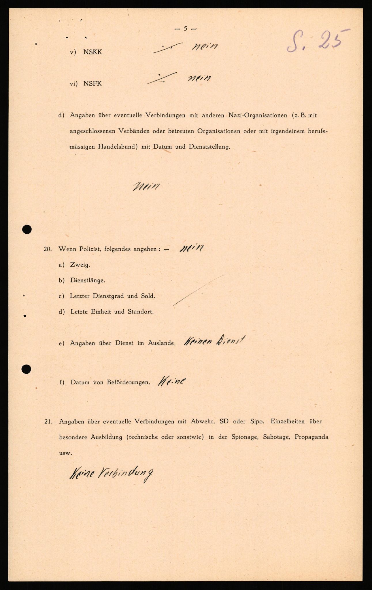 Forsvaret, Forsvarets overkommando II, RA/RAFA-3915/D/Db/L0032: CI Questionaires. Tyske okkupasjonsstyrker i Norge. Tyskere., 1945-1946, p. 17