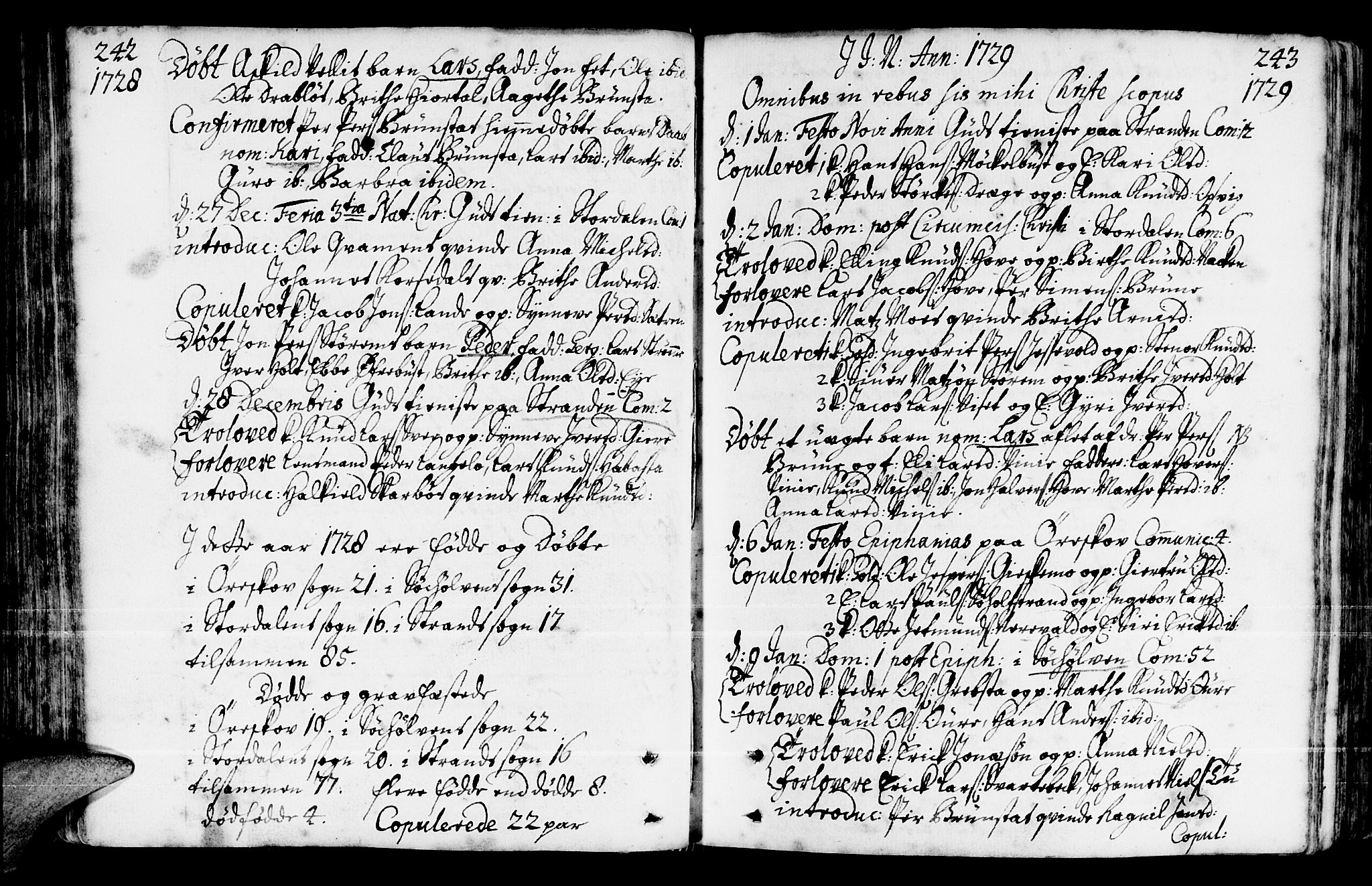 Ministerialprotokoller, klokkerbøker og fødselsregistre - Møre og Romsdal, AV/SAT-A-1454/522/L0306: Parish register (official) no. 522A01, 1720-1743, p. 242-243