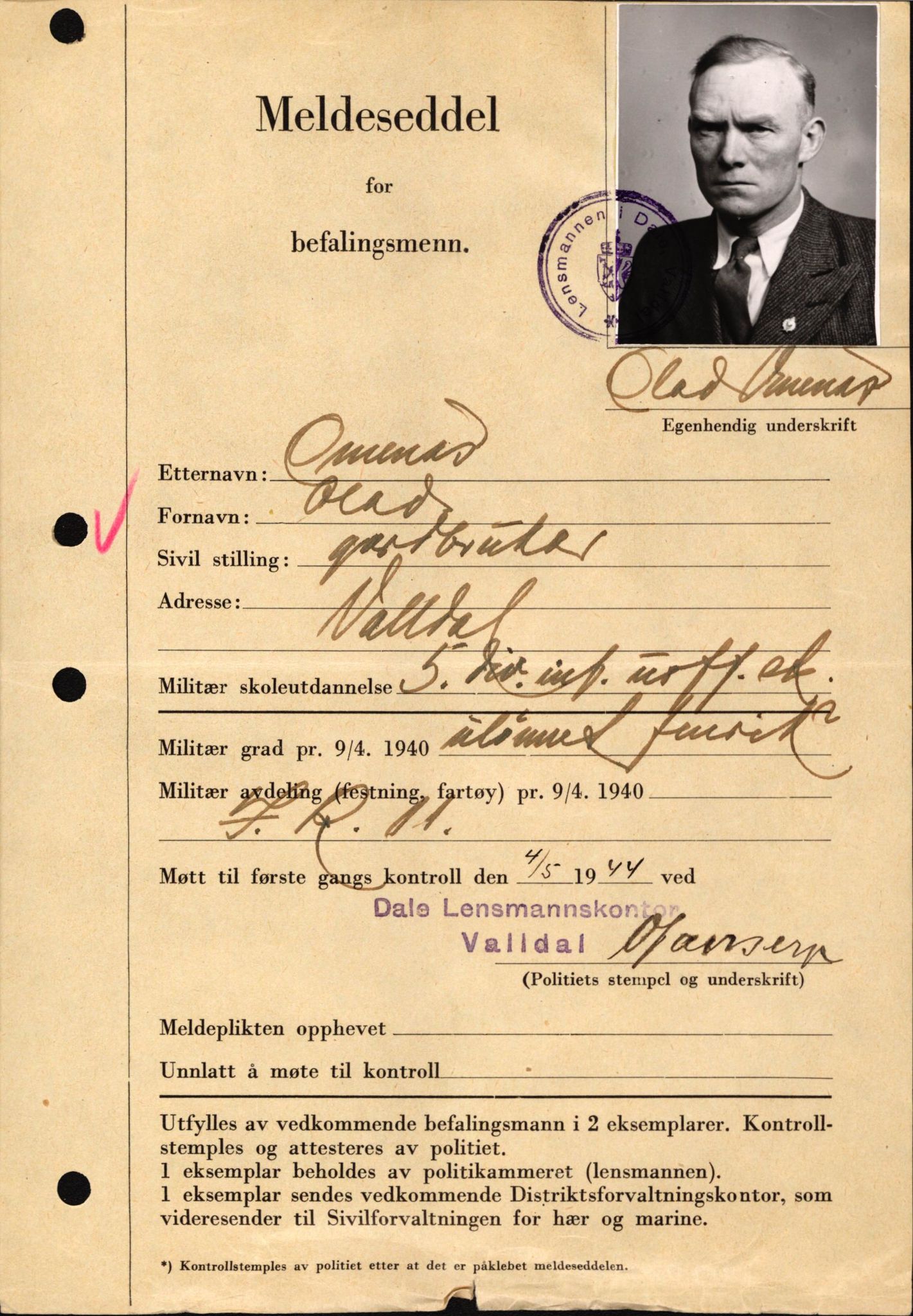 Forsvaret, Forsvarets krigshistoriske avdeling, AV/RA-RAFA-2017/Y/Yf/L0209: II-C-11-2121  -  Okkupasjonstiden.  Meldesedler for befal med foto og oppl. om militær grad 9. apr. 1940., 1944-1945, s. 460