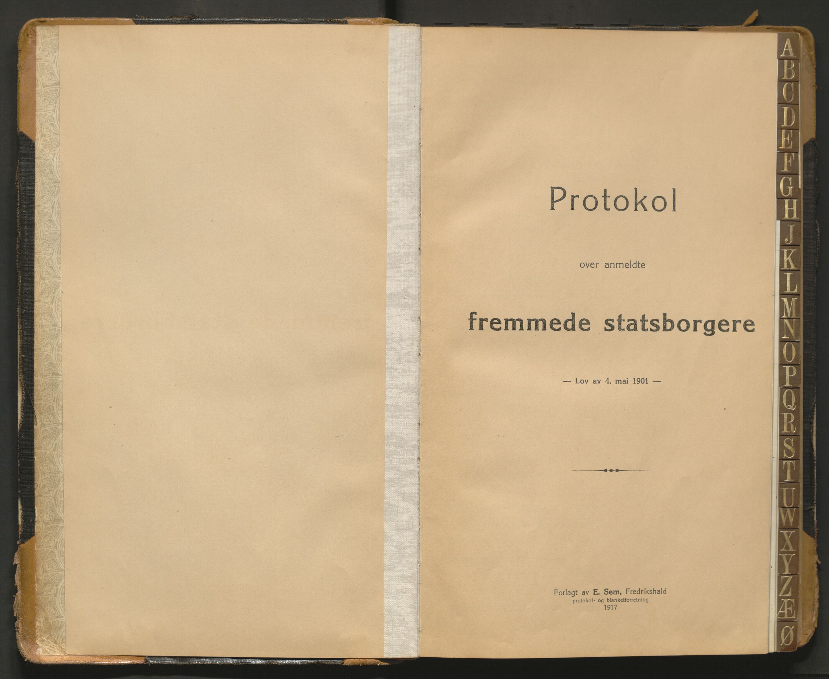 Halden politidistrikt, AV/SAO-A-10295/H/Hb/Hbb/L0001: Protokoll over anmeldte fremmede statsborgere, 1917-1974