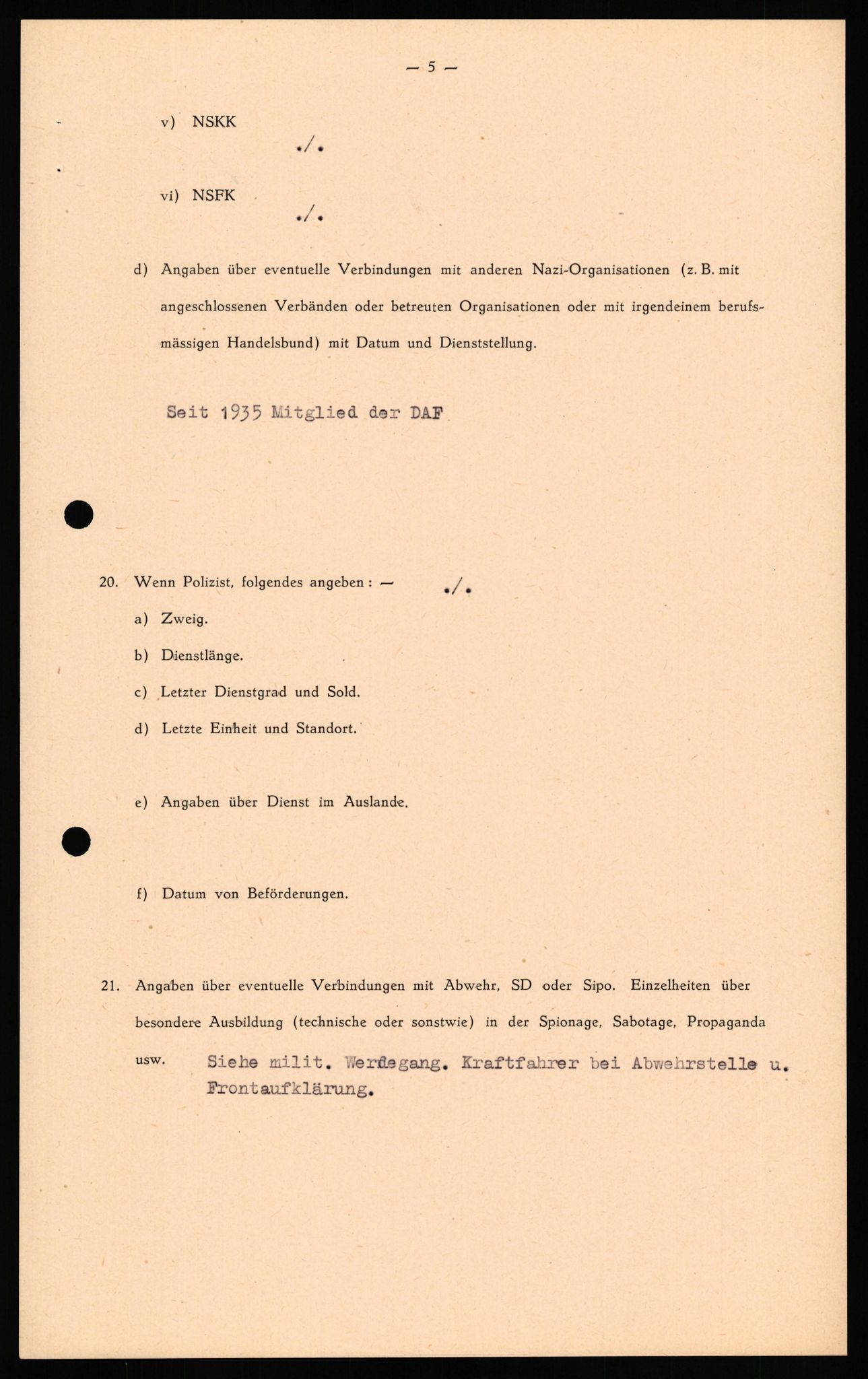 Forsvaret, Forsvarets overkommando II, RA/RAFA-3915/D/Db/L0035: CI Questionaires. Tyske okkupasjonsstyrker i Norge. Tyskere., 1945-1946, s. 452