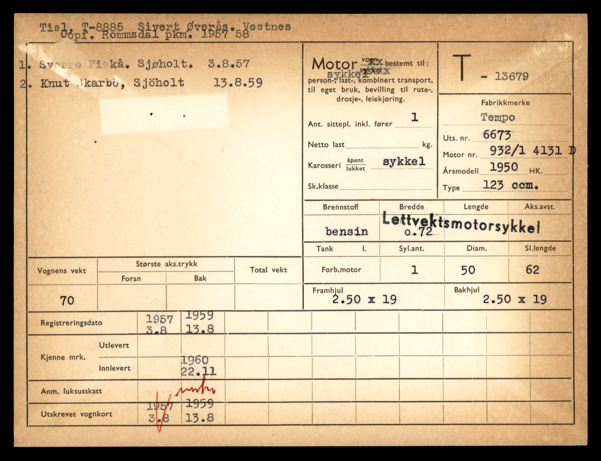 Møre og Romsdal vegkontor - Ålesund trafikkstasjon, AV/SAT-A-4099/F/Fe/L0040: Registreringskort for kjøretøy T 13531 - T 13709, 1927-1998, s. 2575