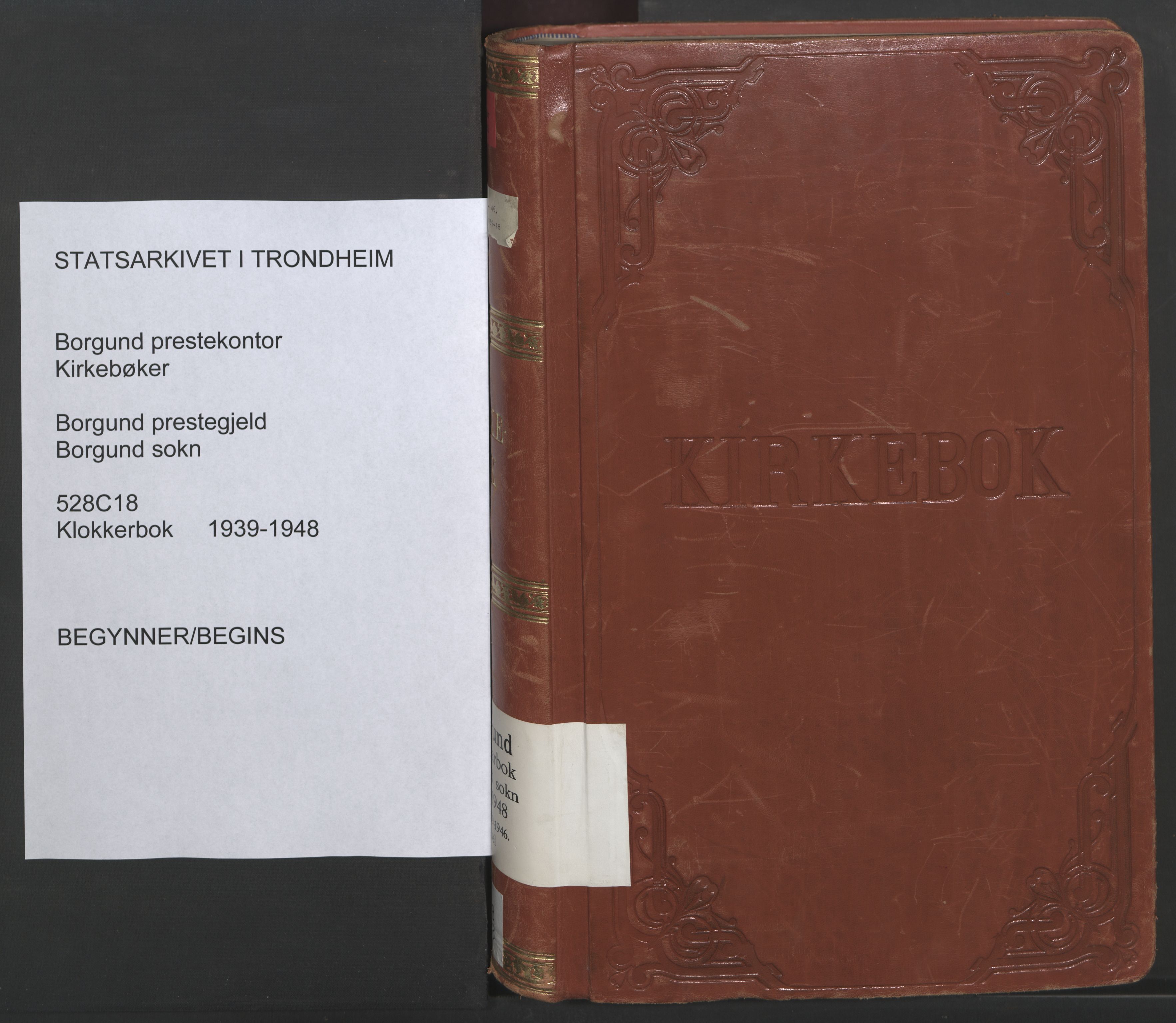 Ministerialprotokoller, klokkerbøker og fødselsregistre - Møre og Romsdal, AV/SAT-A-1454/528/L0437: Klokkerbok nr. 528C18, 1939-1948