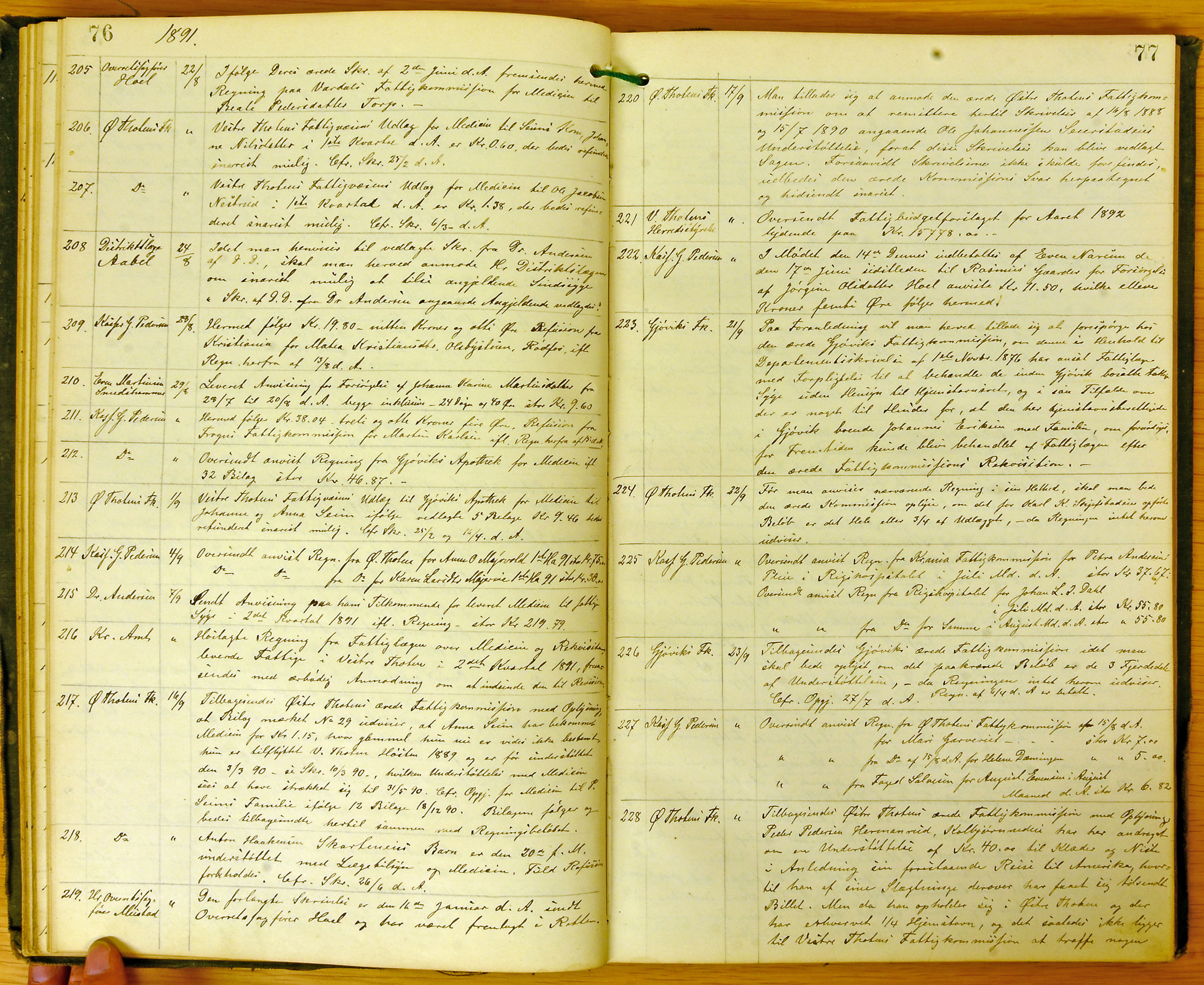 Vestre Toten kommunearkiv*, KVT/-/-/-: Kopibok for fattigkommisjonen i Vestre Toten kommune, 1888-1898, s. 76-77