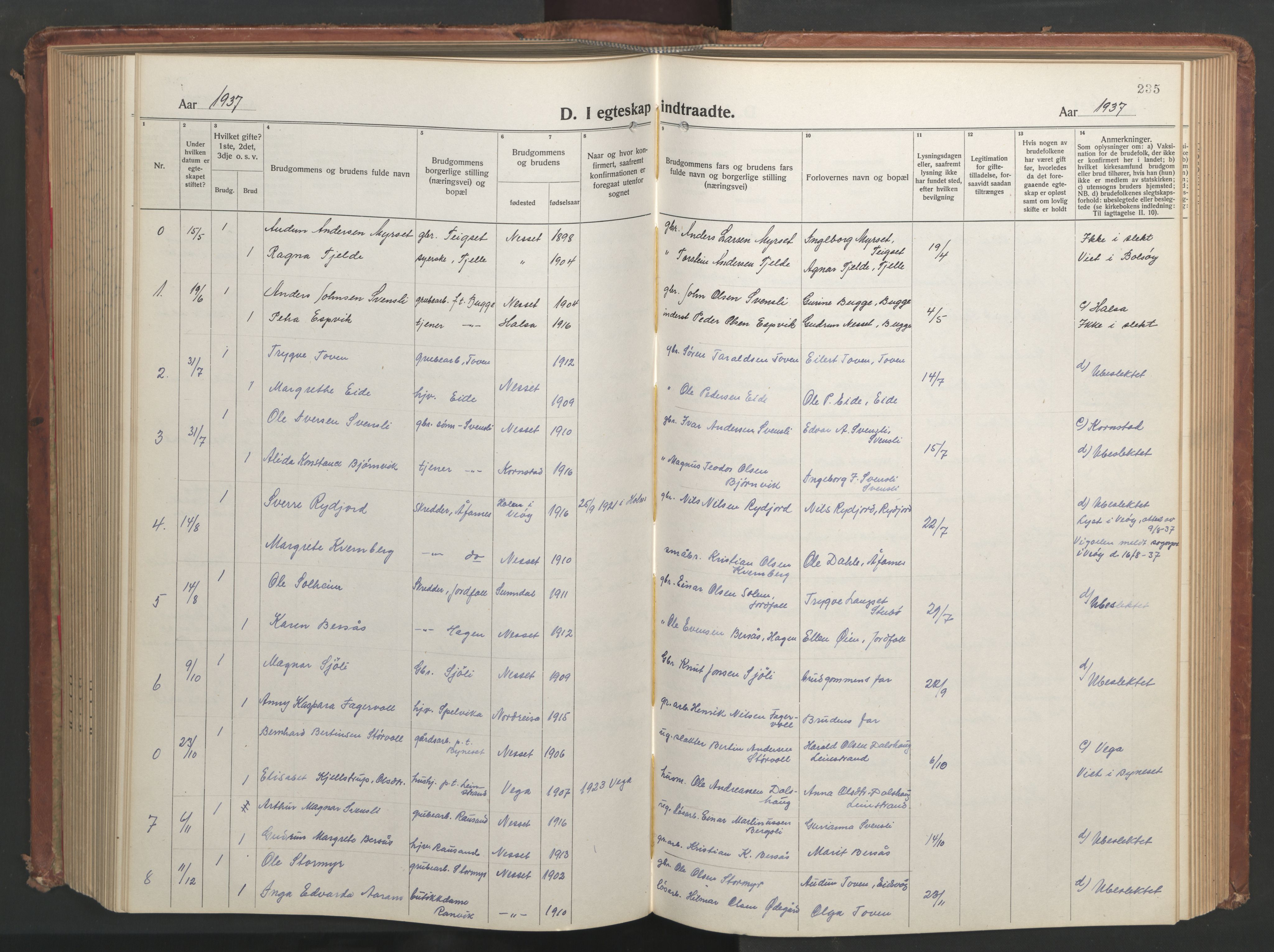 Ministerialprotokoller, klokkerbøker og fødselsregistre - Møre og Romsdal, SAT/A-1454/551/L0633: Klokkerbok nr. 551C05, 1921-1961, s. 235