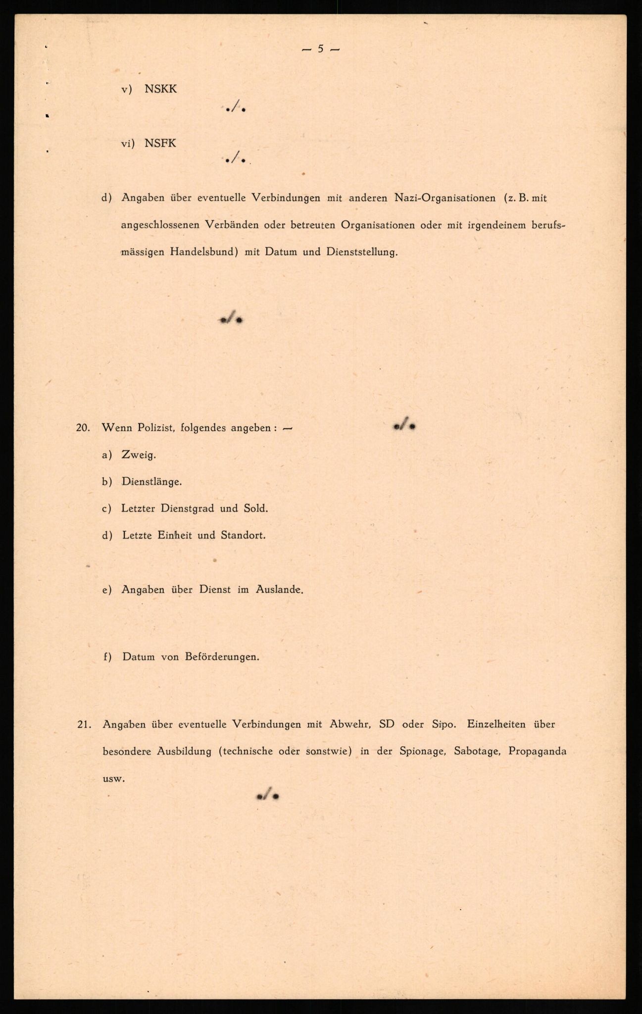 Forsvaret, Forsvarets overkommando II, RA/RAFA-3915/D/Db/L0021: CI Questionaires. Tyske okkupasjonsstyrker i Norge. Tyskere., 1945-1946, s. 383