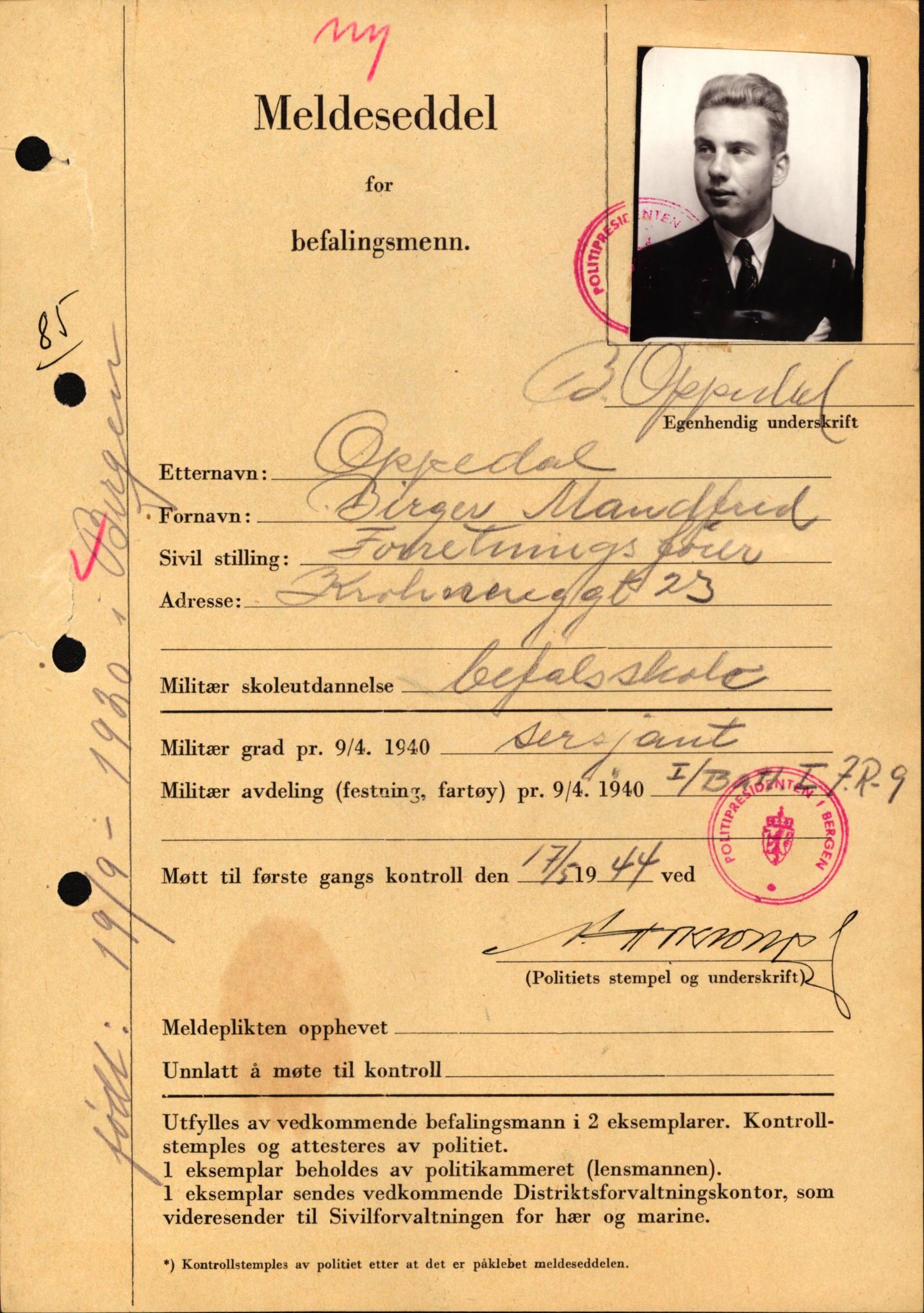 Forsvaret, Forsvarets krigshistoriske avdeling, AV/RA-RAFA-2017/Y/Yf/L0209: II-C-11-2121  -  Okkupasjonstiden.  Meldesedler for befal med foto og oppl. om militær grad 9. apr. 1940., 1944-1945, s. 466