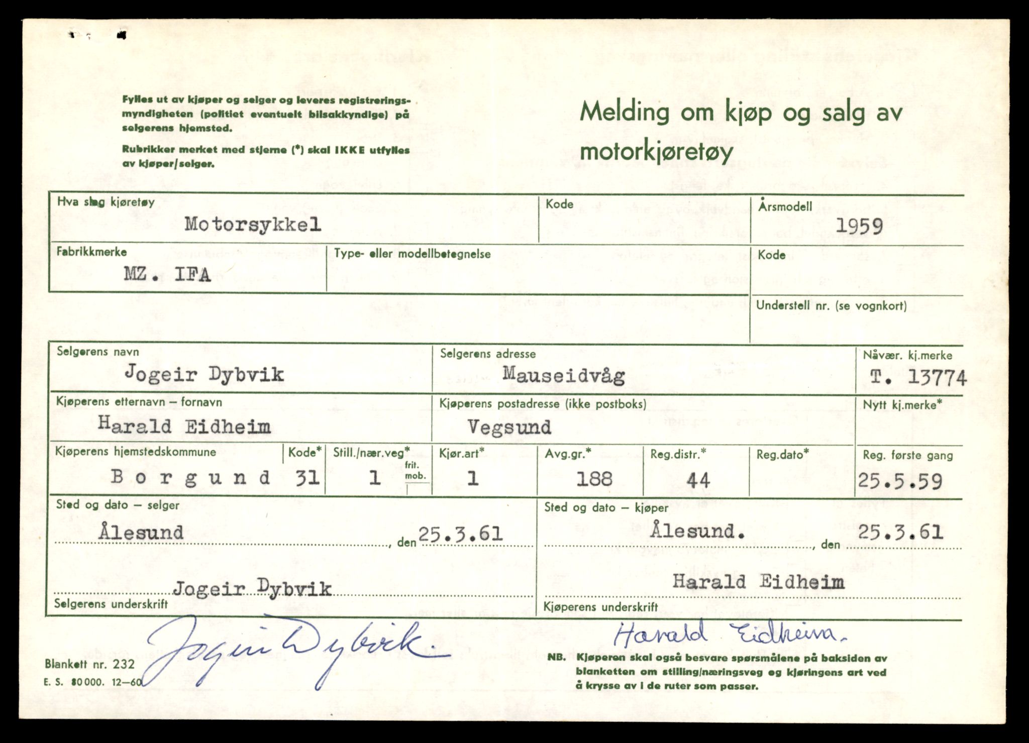 Møre og Romsdal vegkontor - Ålesund trafikkstasjon, AV/SAT-A-4099/F/Fe/L0041: Registreringskort for kjøretøy T 13710 - T 13905, 1927-1998, s. 1097