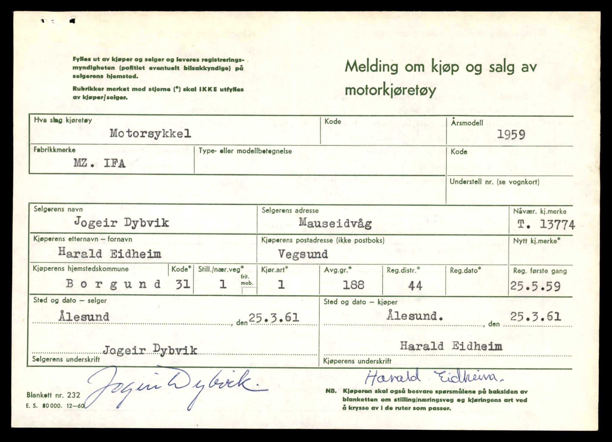 Møre og Romsdal vegkontor - Ålesund trafikkstasjon, SAT/A-4099/F/Fe/L0041: Registreringskort for kjøretøy T 13710 - T 13905, 1927-1998, s. 1097