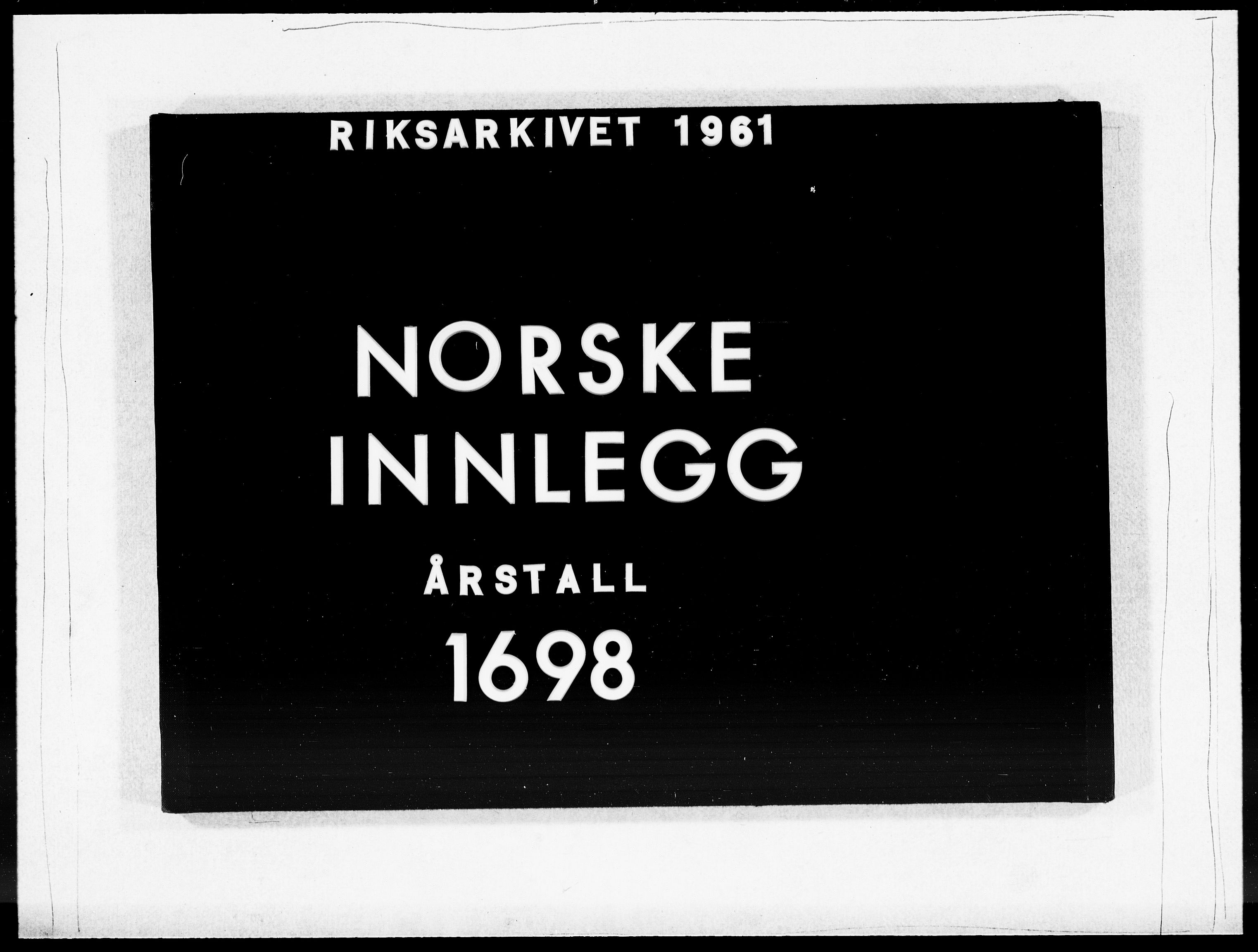 Danske Kanselli 1572-1799, AV/RA-EA-3023/F/Fc/Fcc/Fcca/L0048: Norske innlegg 1572-1799, 1697-1699, s. 211