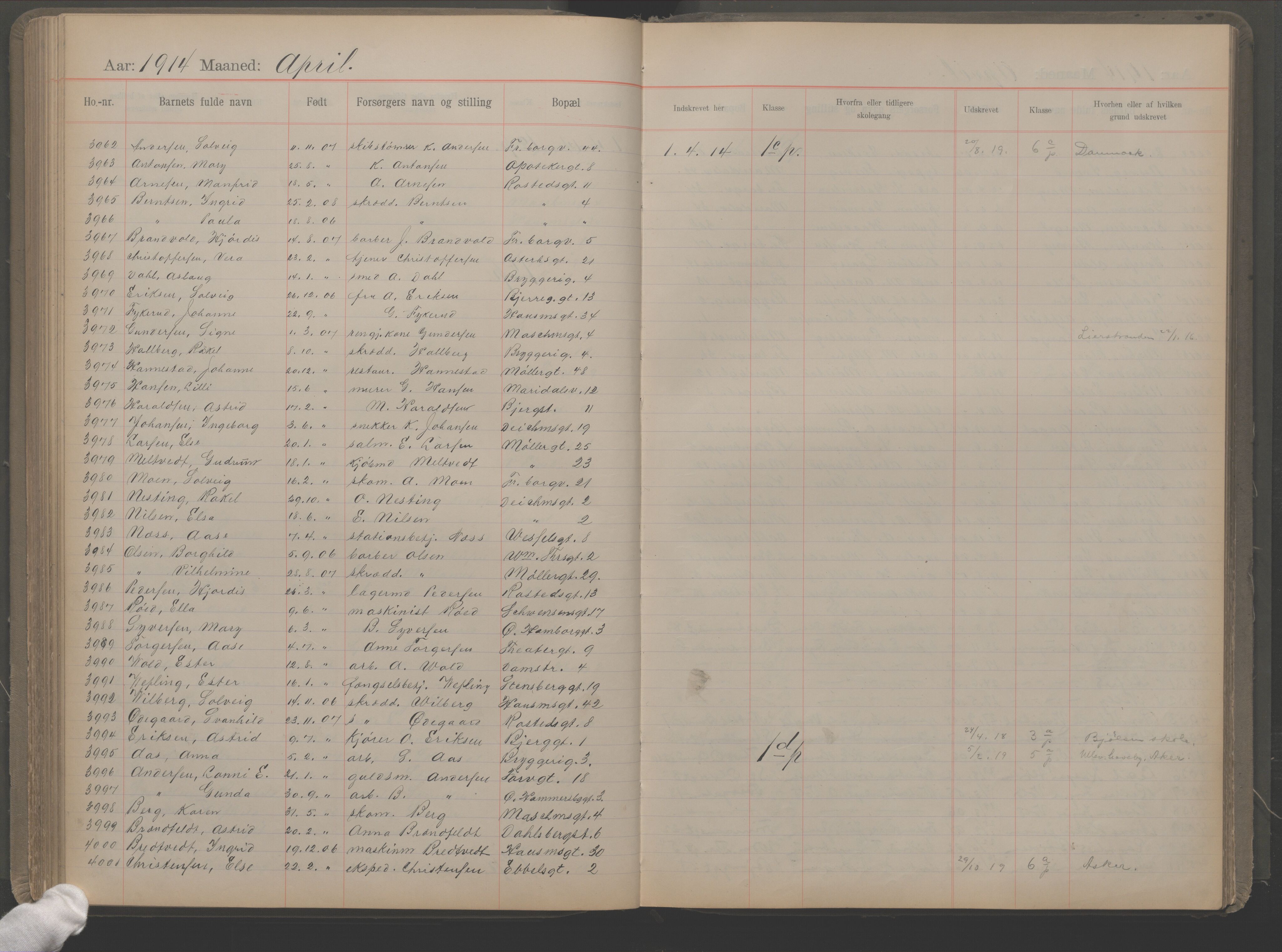 Møllergata skole, OBA/A-20129/F/Fa/L0002: Ut-/innskrivningsprotokoll, 1907-1932, s. 104