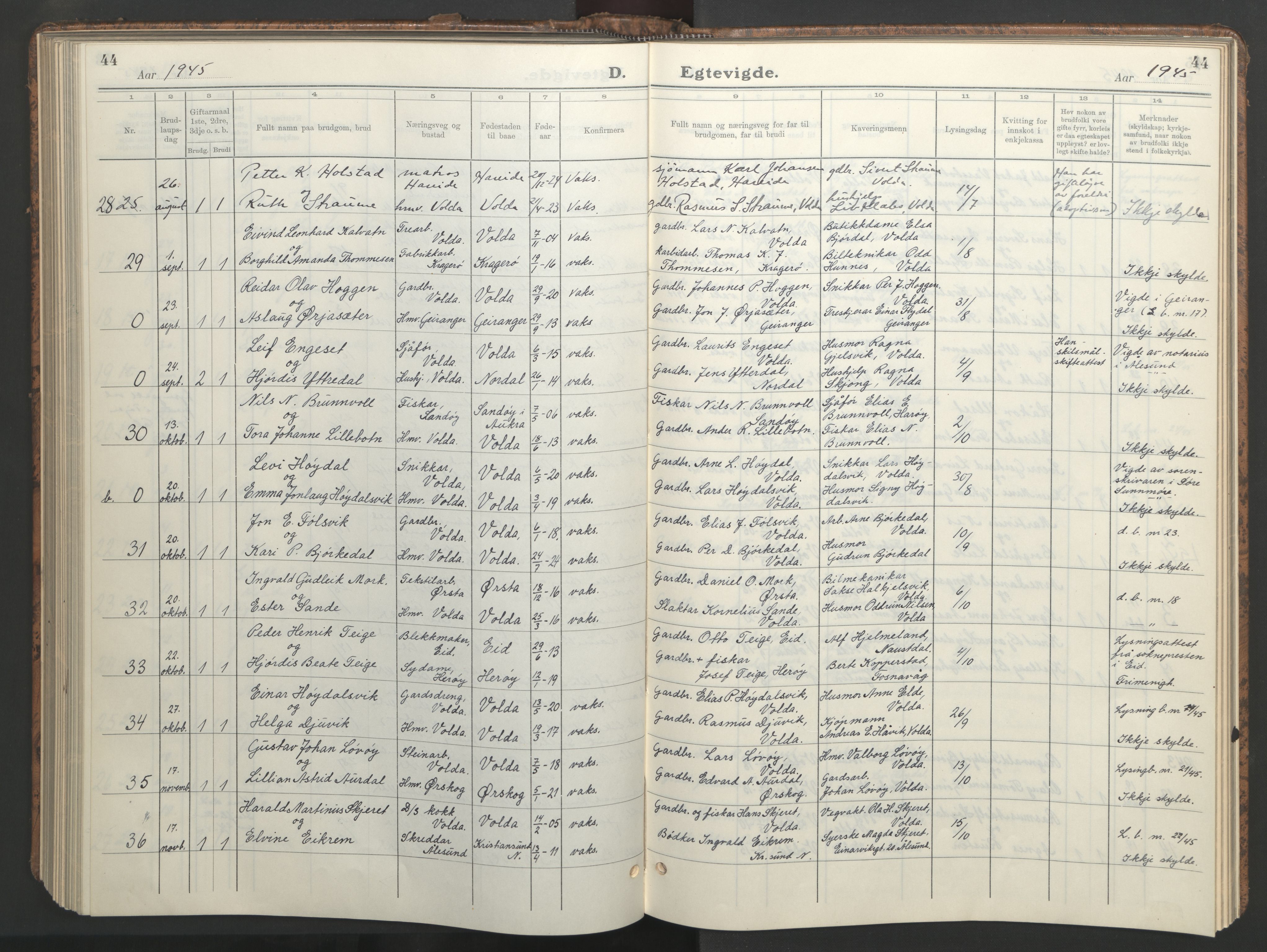 Ministerialprotokoller, klokkerbøker og fødselsregistre - Møre og Romsdal, AV/SAT-A-1454/511/L0161: Klokkerbok nr. 511C07, 1933-1948, s. 44