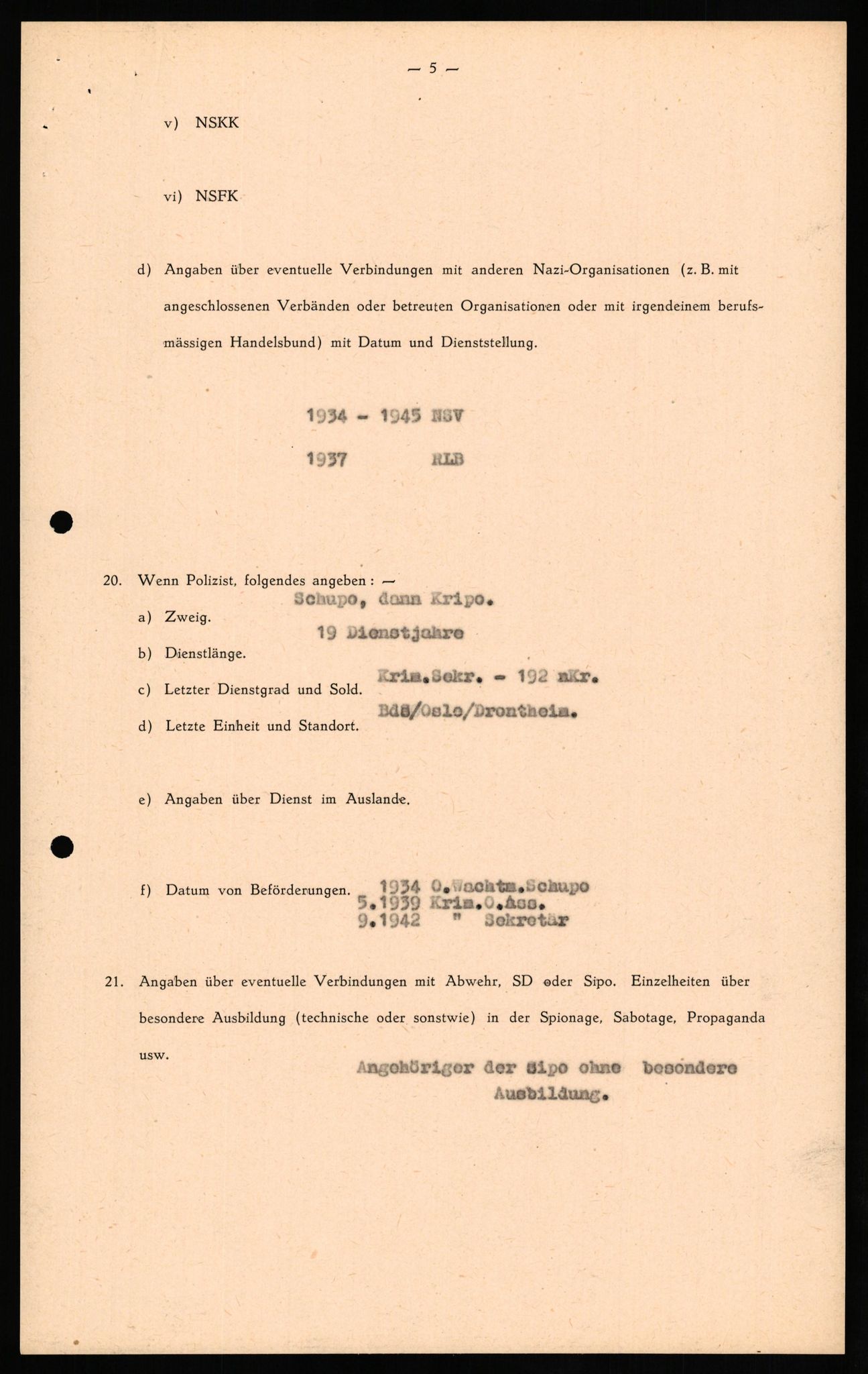 Forsvaret, Forsvarets overkommando II, RA/RAFA-3915/D/Db/L0024: CI Questionaires. Tyske okkupasjonsstyrker i Norge. Tyskere., 1945-1946, s. 411