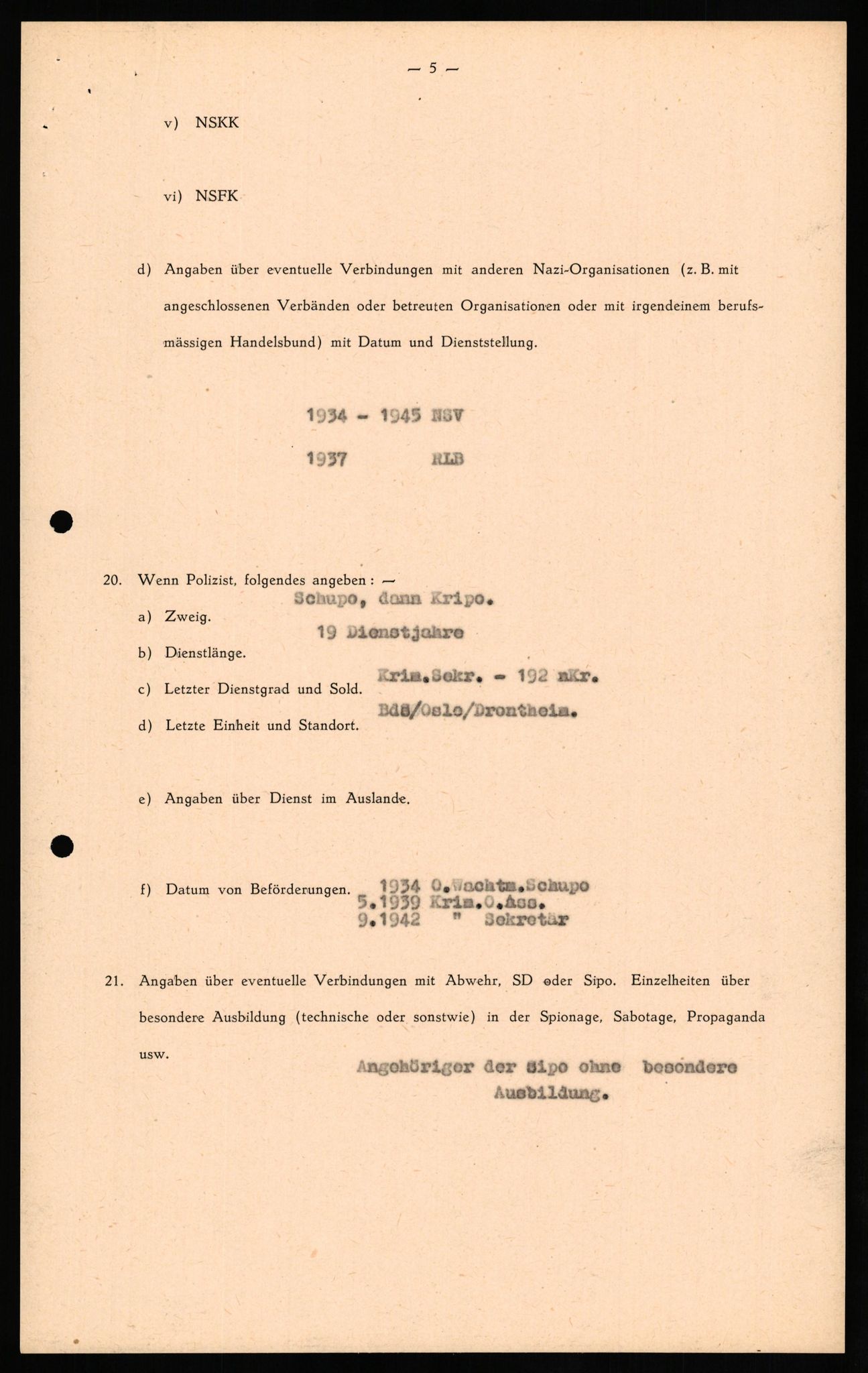 Forsvaret, Forsvarets overkommando II, AV/RA-RAFA-3915/D/Db/L0024: CI Questionaires. Tyske okkupasjonsstyrker i Norge. Tyskere., 1945-1946, s. 411