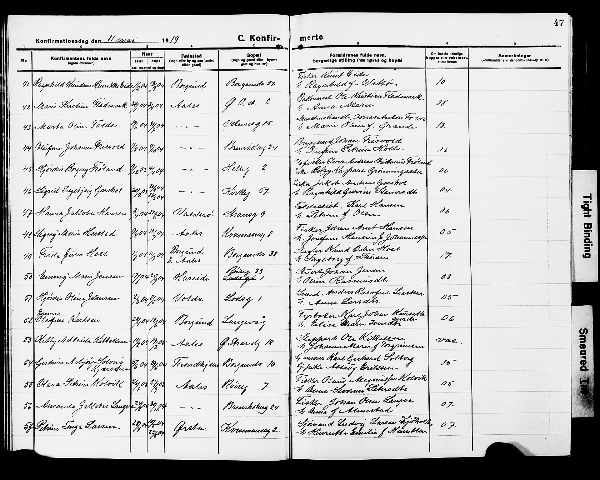 Ministerialprotokoller, klokkerbøker og fødselsregistre - Møre og Romsdal, AV/SAT-A-1454/529/L0472: Klokkerbok nr. 529C09, 1917-1929, s. 47