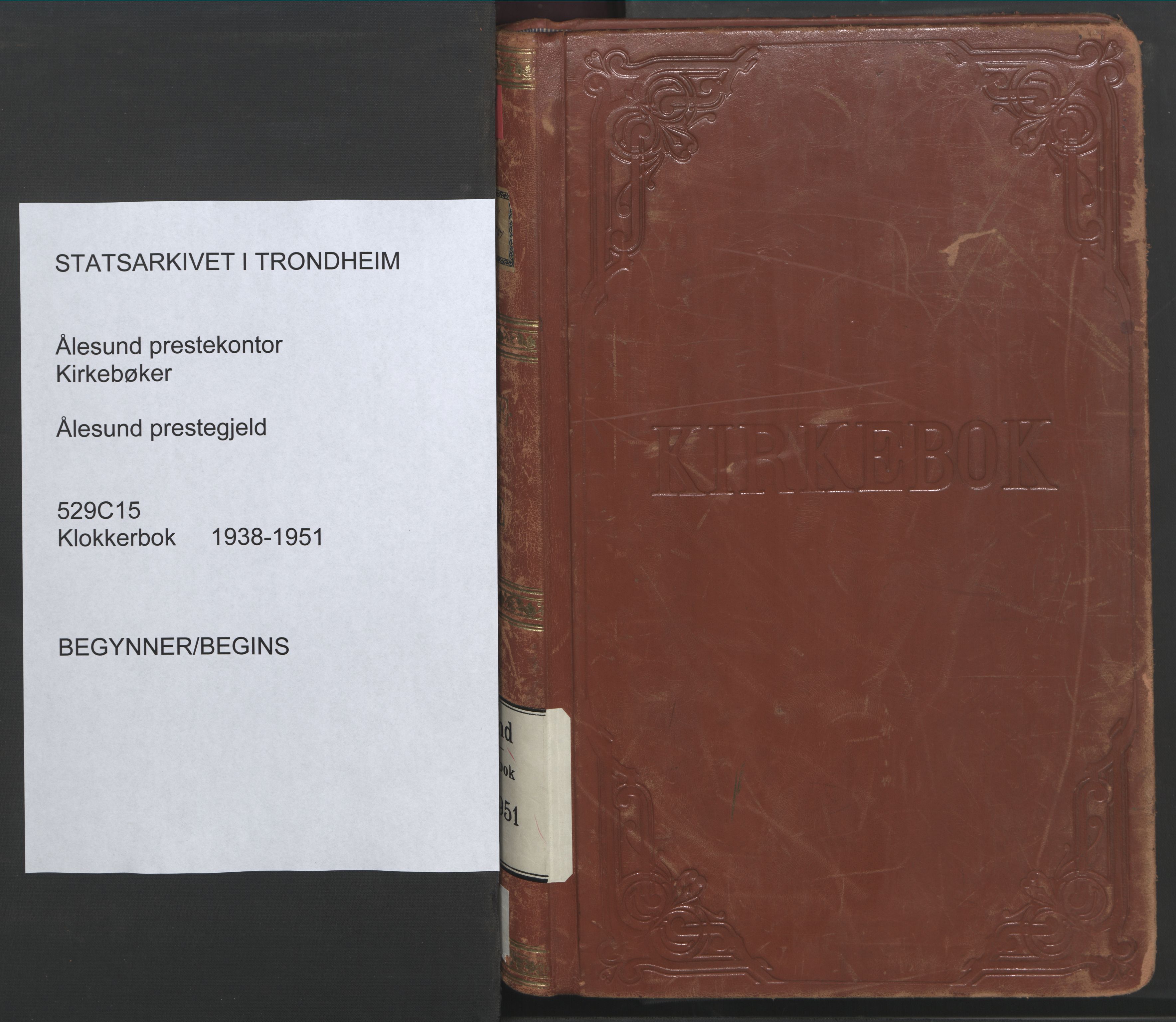 Ministerialprotokoller, klokkerbøker og fødselsregistre - Møre og Romsdal, AV/SAT-A-1454/529/L0478: Klokkerbok nr. 529C15, 1938-1951