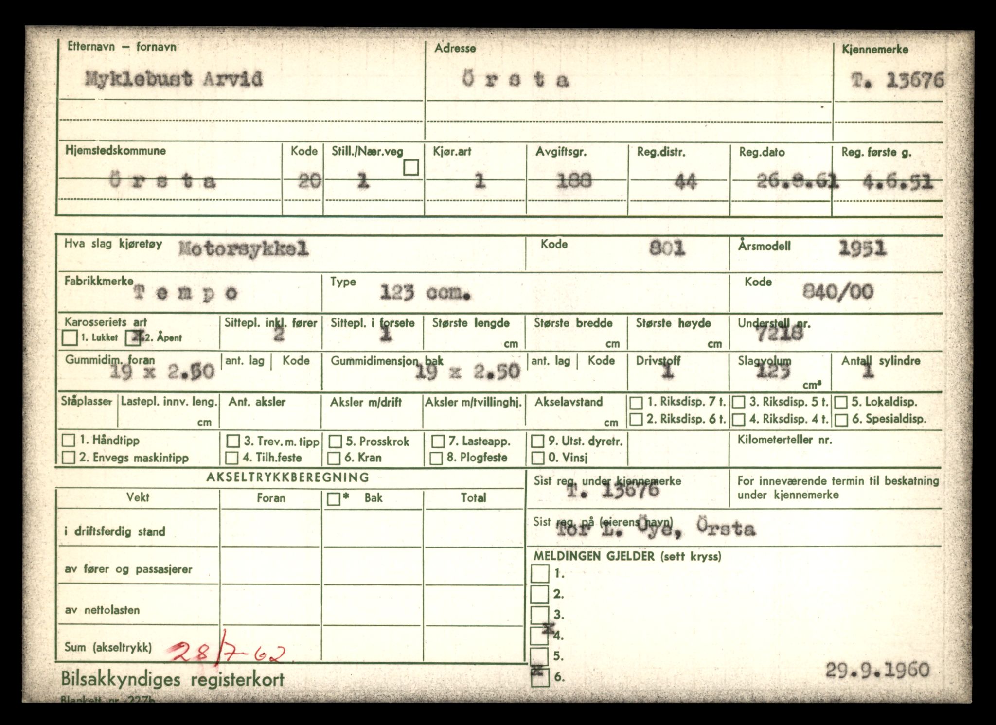 Møre og Romsdal vegkontor - Ålesund trafikkstasjon, AV/SAT-A-4099/F/Fe/L0040: Registreringskort for kjøretøy T 13531 - T 13709, 1927-1998, s. 2481