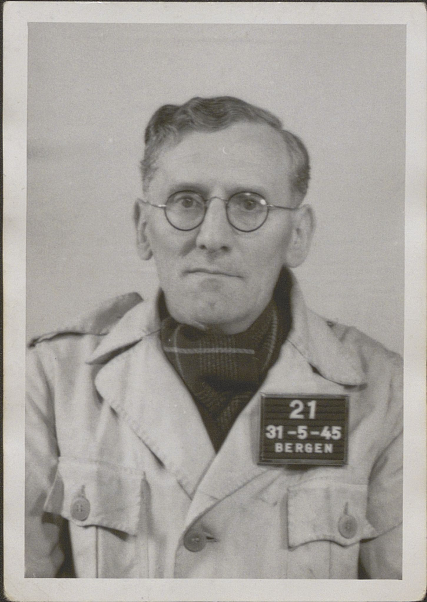 Bergen politikammer / politidistrikt, SAB/A-60401/Y/Yc/Ycd/L0004: Personfoto - landsvikere etc, 1945-1947, s. 17