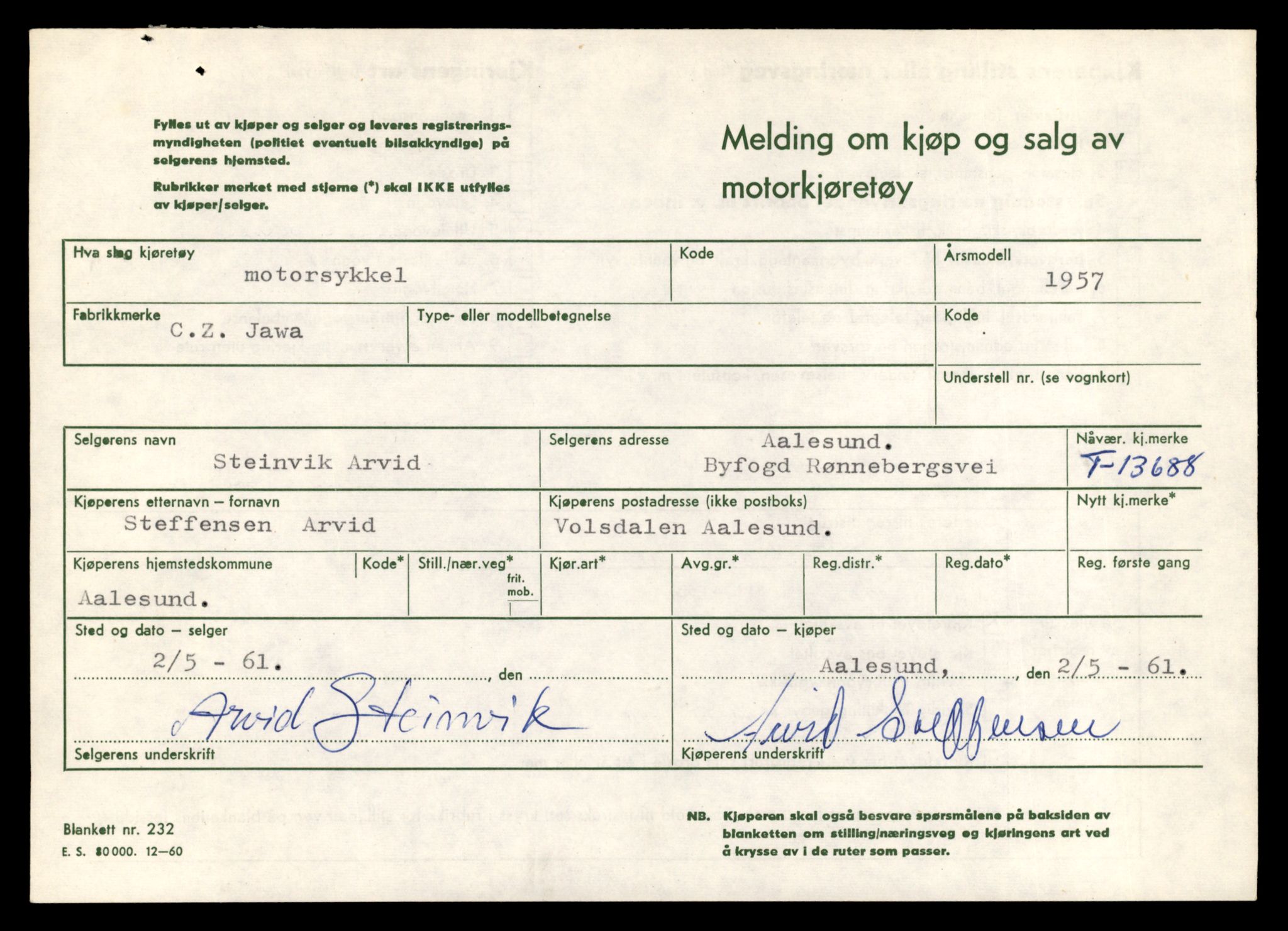 Møre og Romsdal vegkontor - Ålesund trafikkstasjon, AV/SAT-A-4099/F/Fe/L0040: Registreringskort for kjøretøy T 13531 - T 13709, 1927-1998, s. 2699