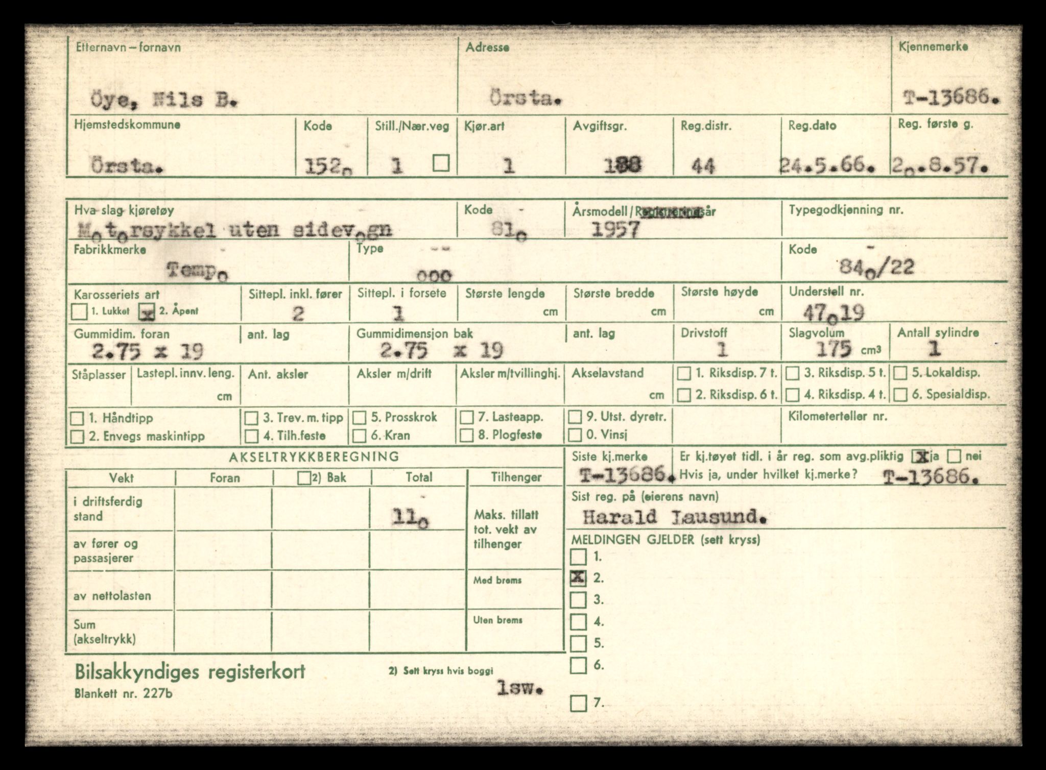 Møre og Romsdal vegkontor - Ålesund trafikkstasjon, AV/SAT-A-4099/F/Fe/L0040: Registreringskort for kjøretøy T 13531 - T 13709, 1927-1998, s. 2685