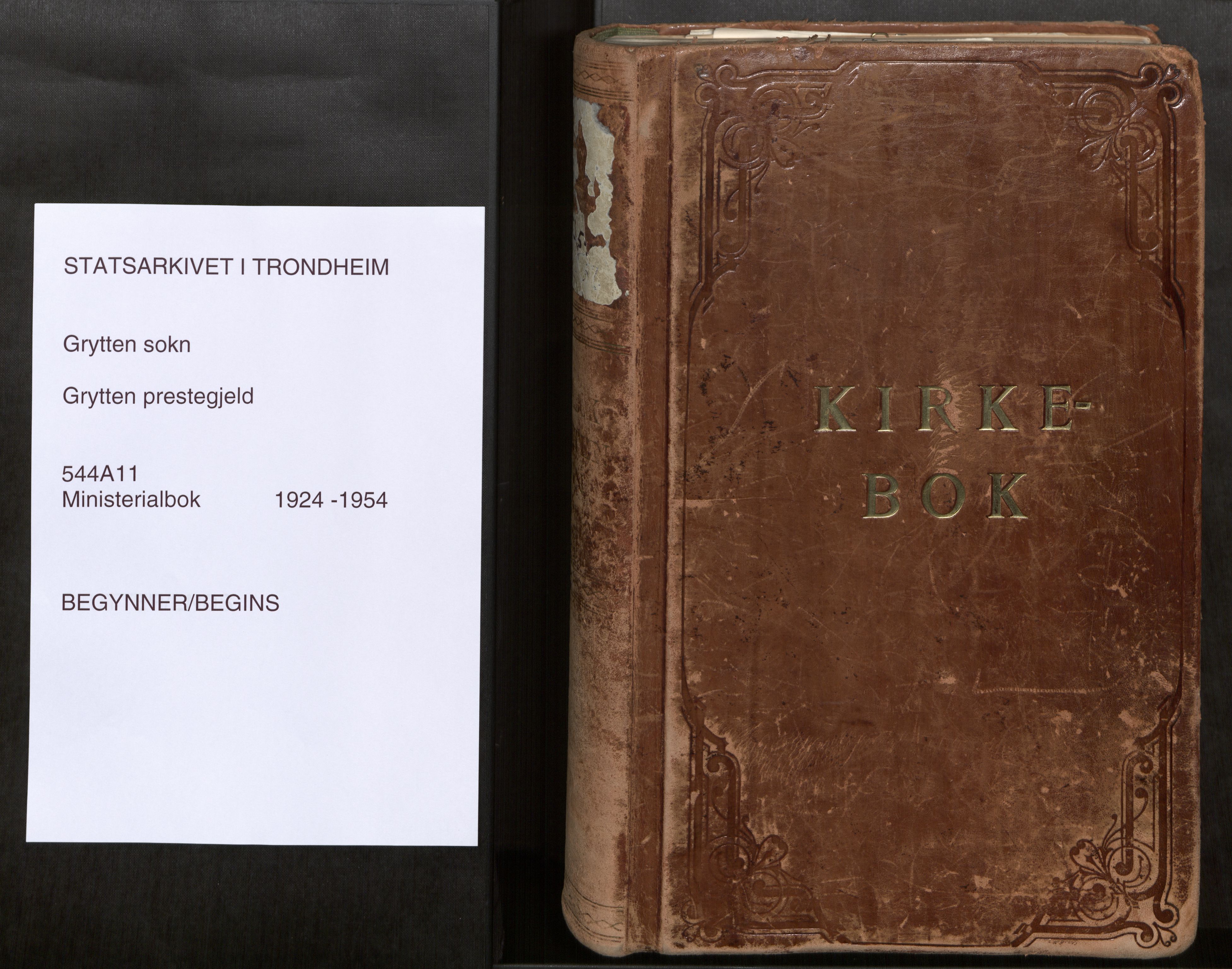 Ministerialprotokoller, klokkerbøker og fødselsregistre - Møre og Romsdal, AV/SAT-A-1454/544/L0587: Ministerialbok nr. 544A11, 1924-1954