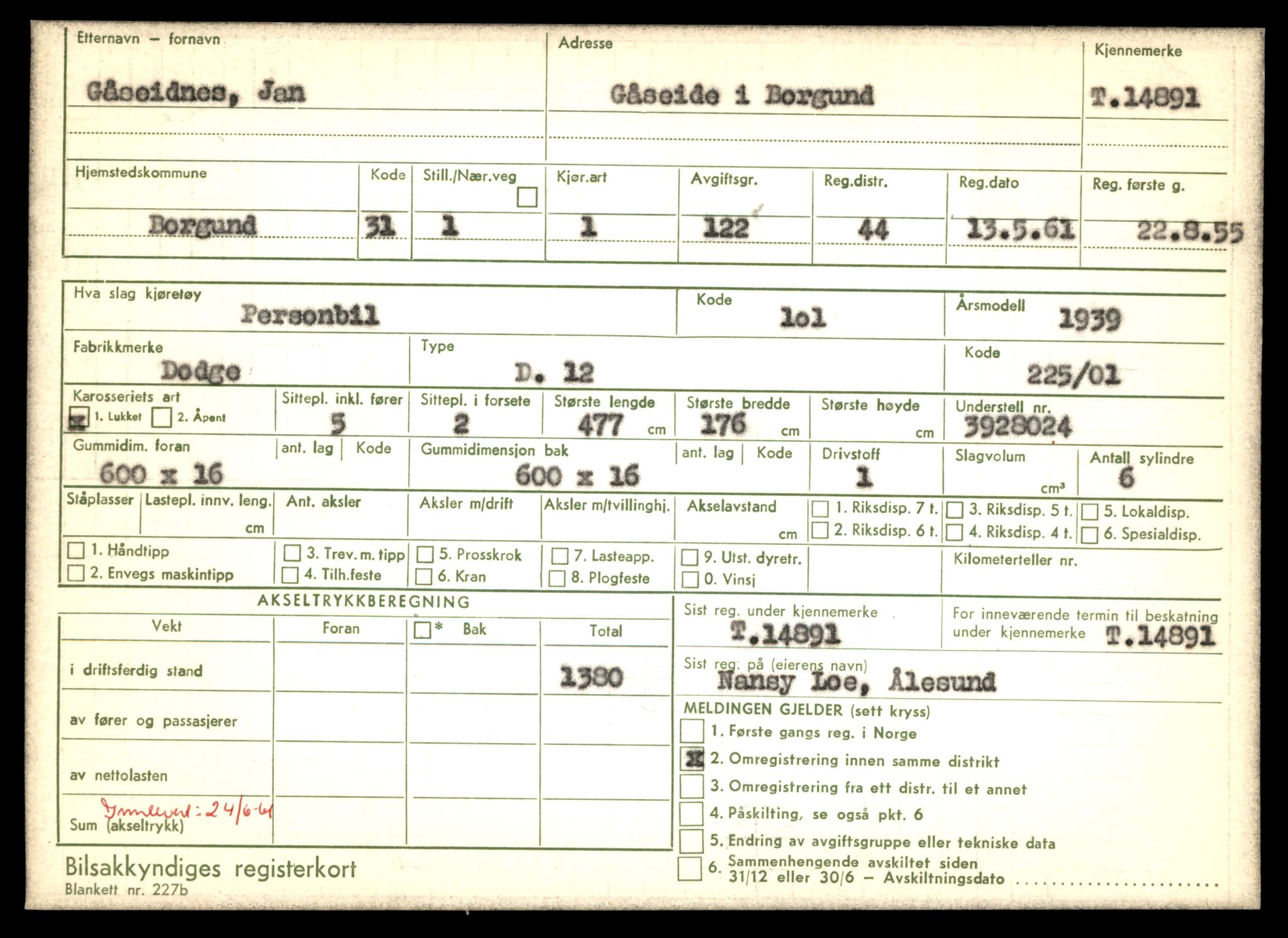 Møre og Romsdal vegkontor - Ålesund trafikkstasjon, AV/SAT-A-4099/F/Fe/L0049: Registreringskort for kjøretøy T 14864 - T 18613, 1927-1998, s. 693