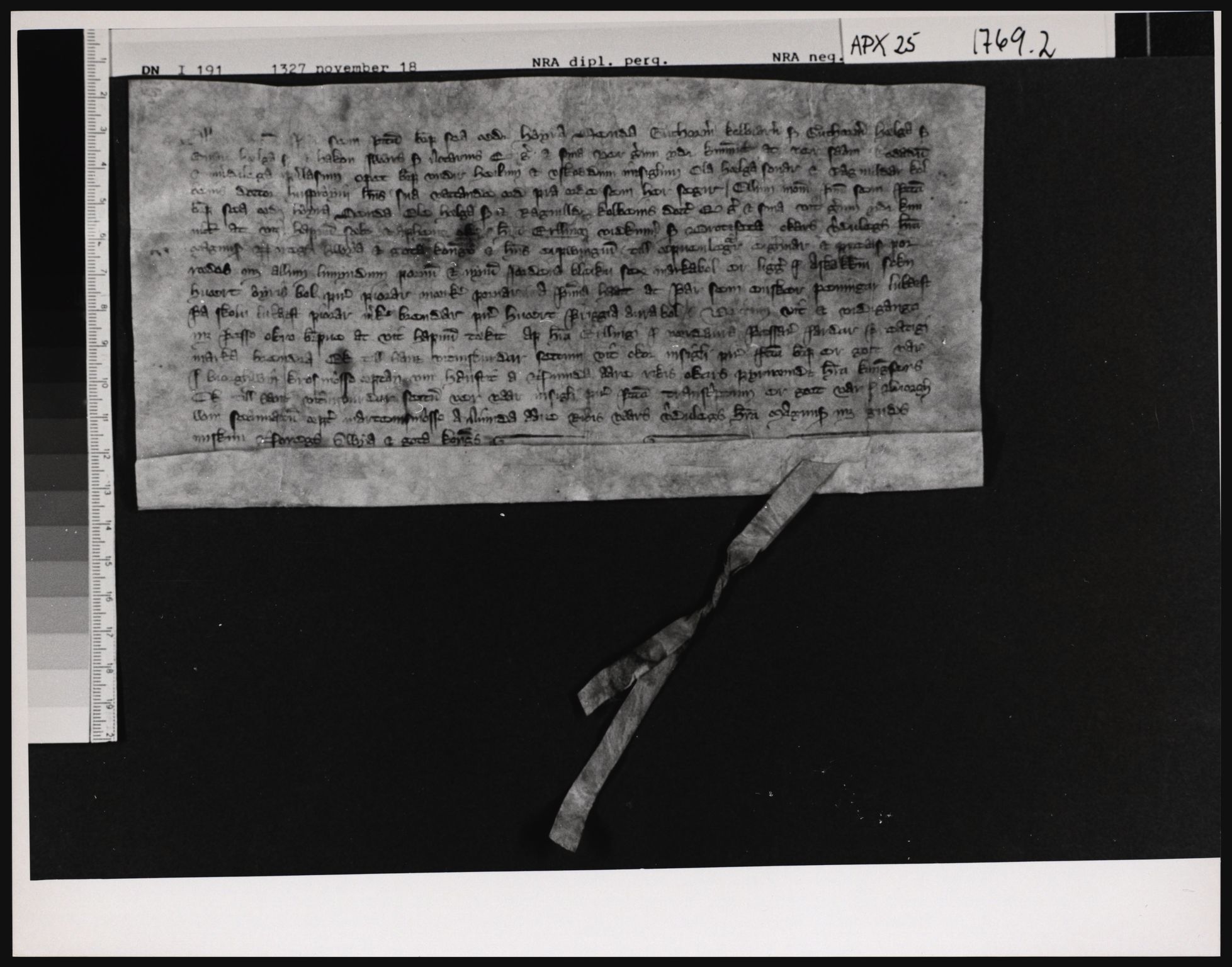Riksarkivets diplomsamling, AV/RA-EA-5965/F01/F01a/L0021: Dokumenter, 1327-1328, s. 4