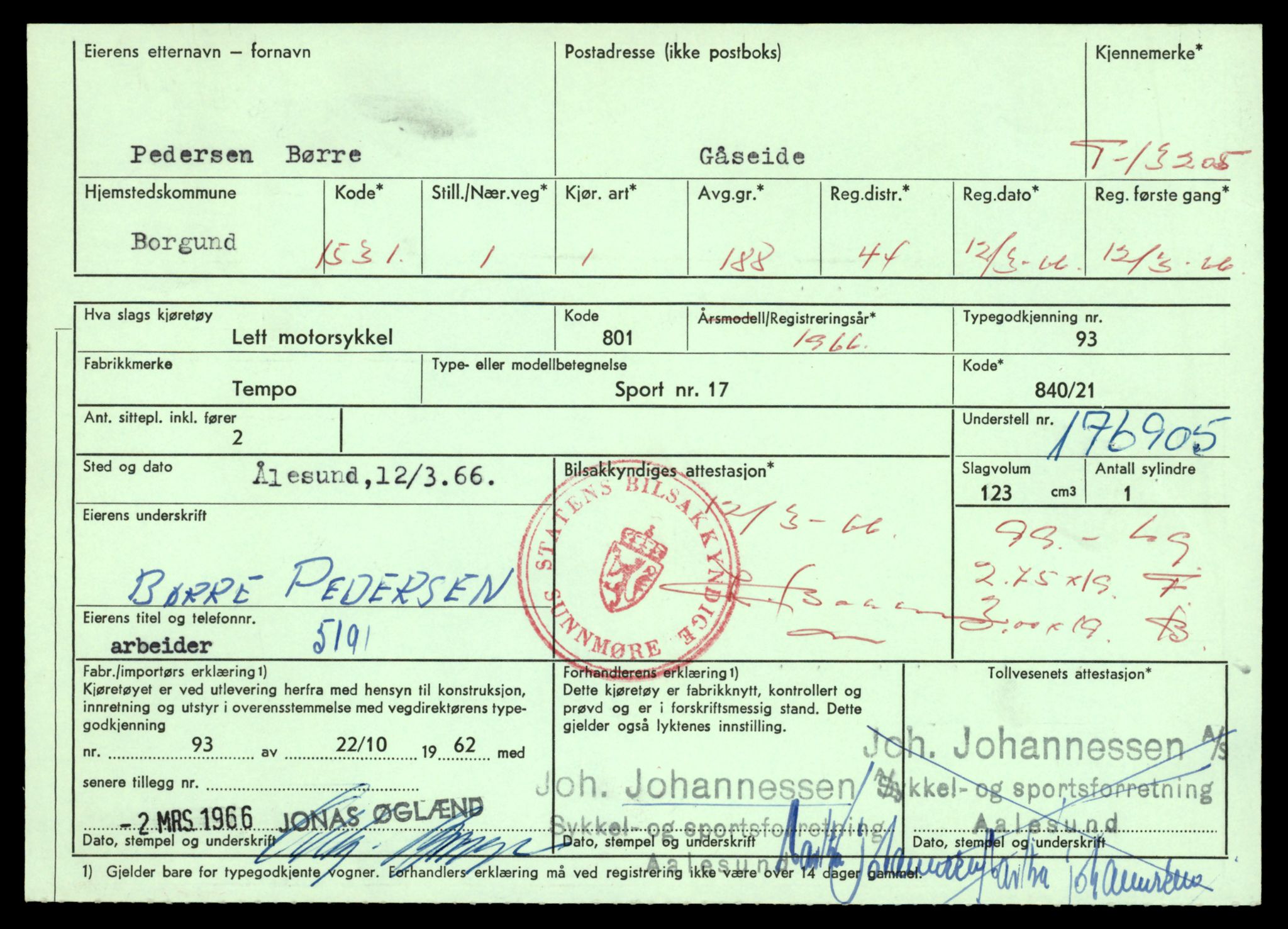 Møre og Romsdal vegkontor - Ålesund trafikkstasjon, AV/SAT-A-4099/F/Fe/L0038: Registreringskort for kjøretøy T 13180 - T 13360, 1927-1998, s. 423