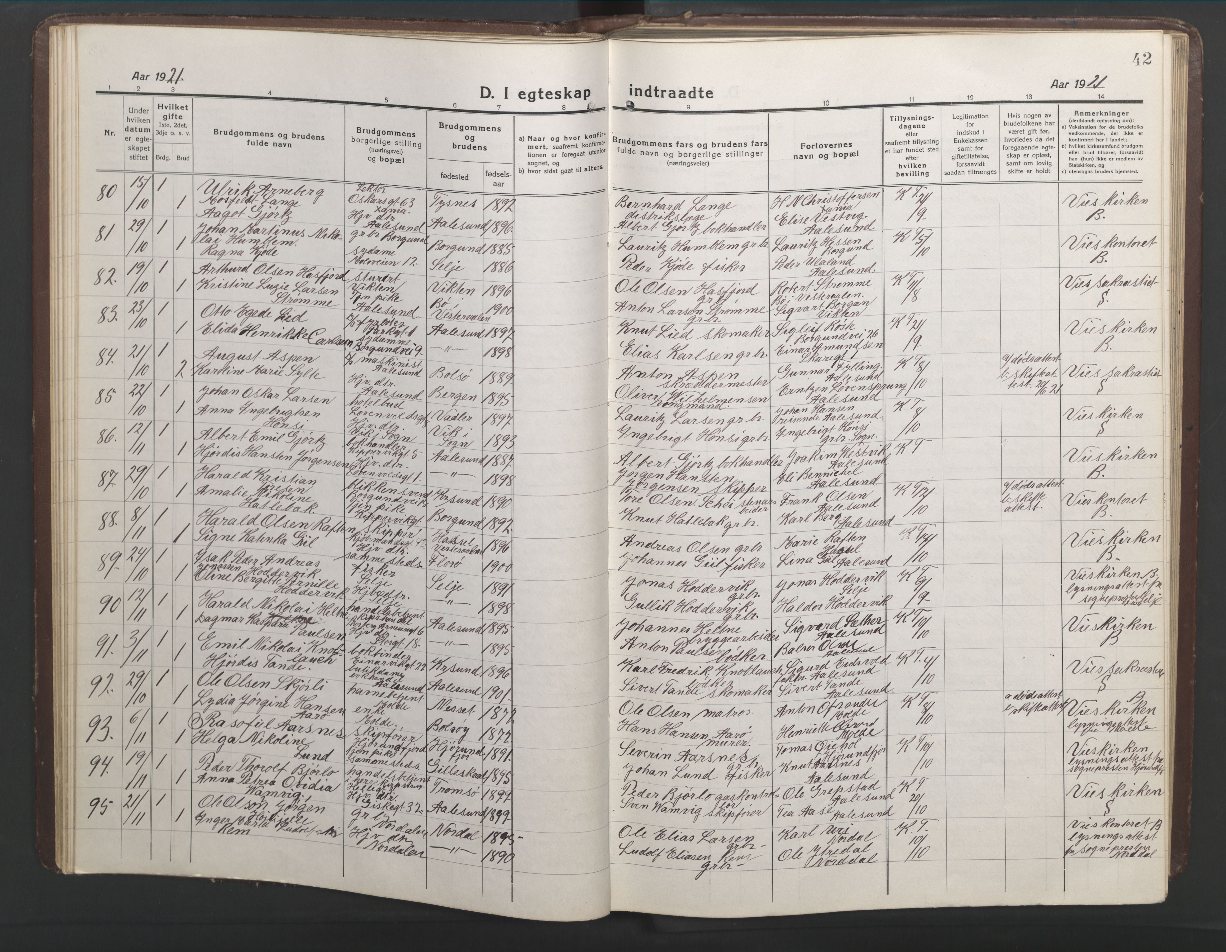 Ministerialprotokoller, klokkerbøker og fødselsregistre - Møre og Romsdal, AV/SAT-A-1454/529/L0473: Klokkerbok nr. 529C10, 1918-1941, s. 42