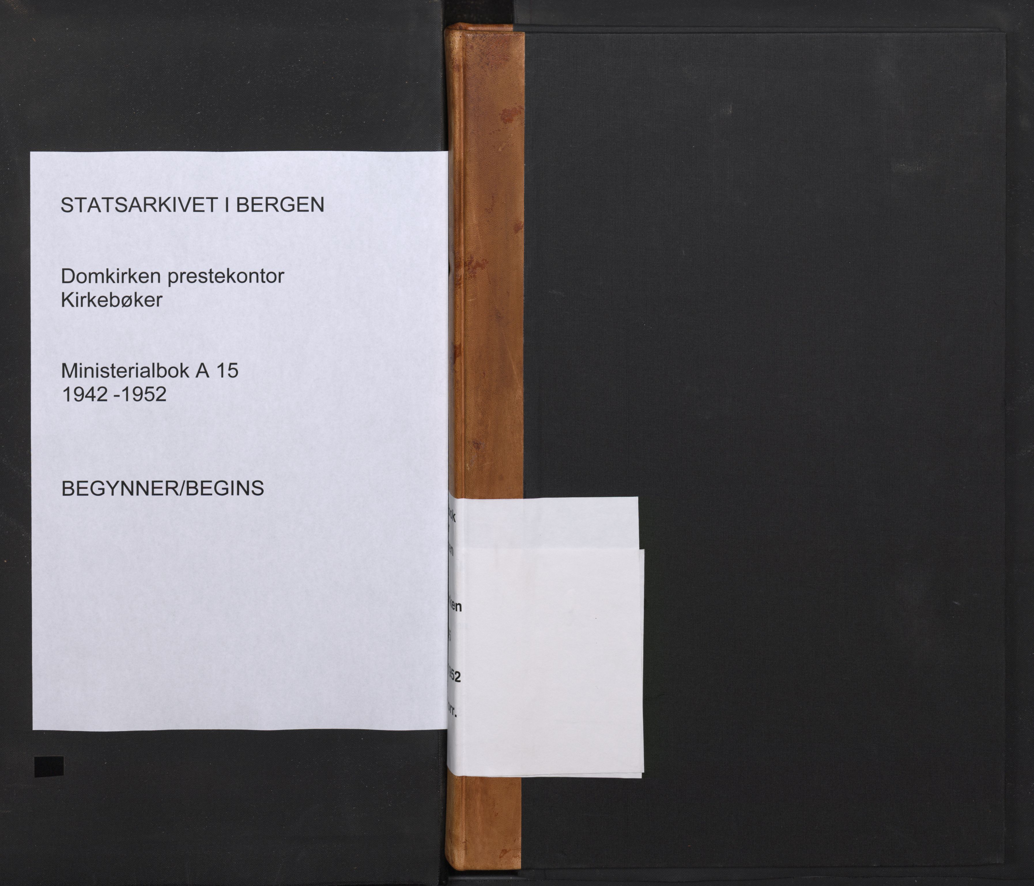 Domkirken sokneprestembete, AV/SAB-A-74801/H/Haa/L0016: Ministerialbok nr. A 15, 1942-1952