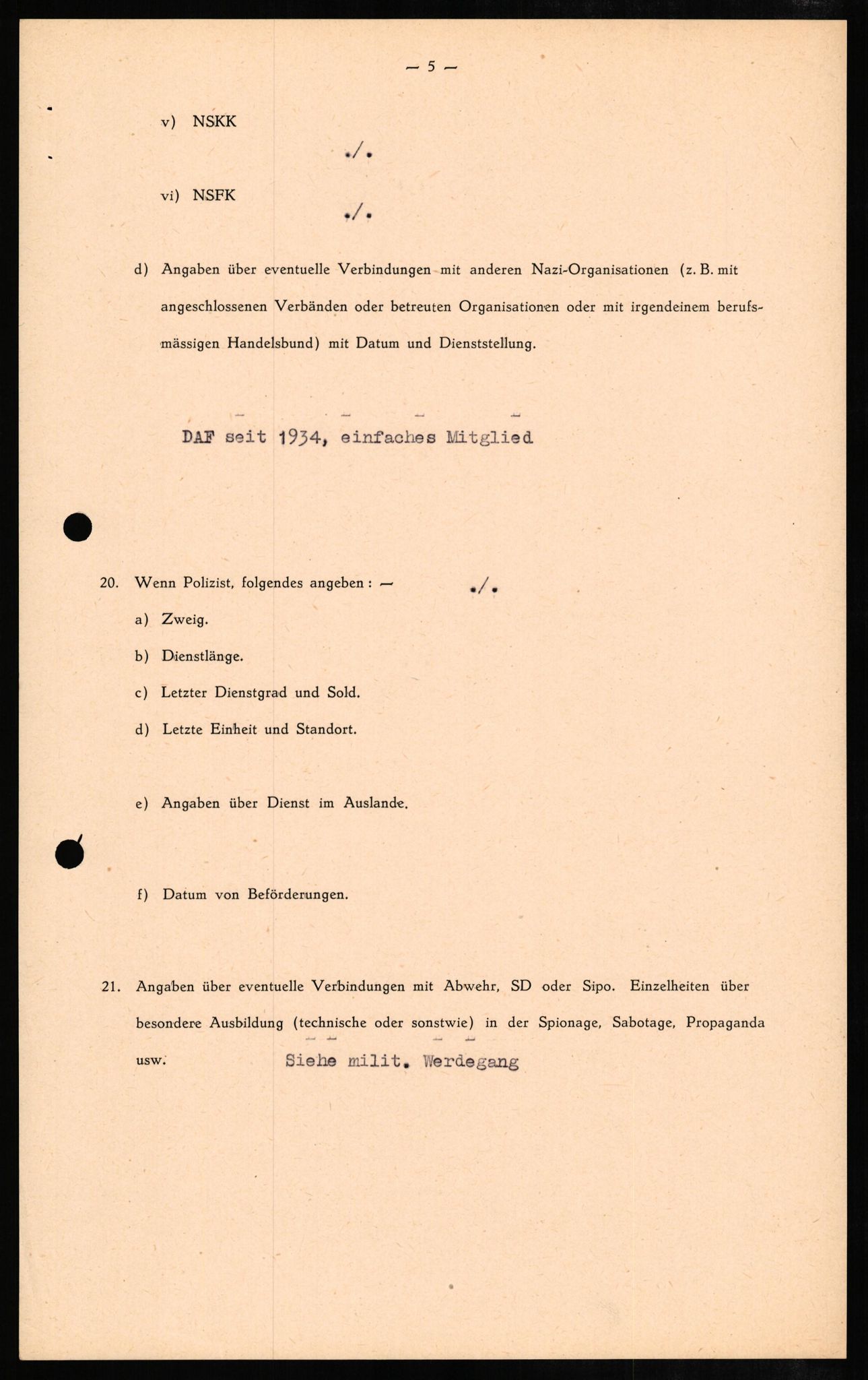 Forsvaret, Forsvarets overkommando II, AV/RA-RAFA-3915/D/Db/L0008: CI Questionaires. Tyske okkupasjonsstyrker i Norge. Tyskere., 1945-1946, s. 425