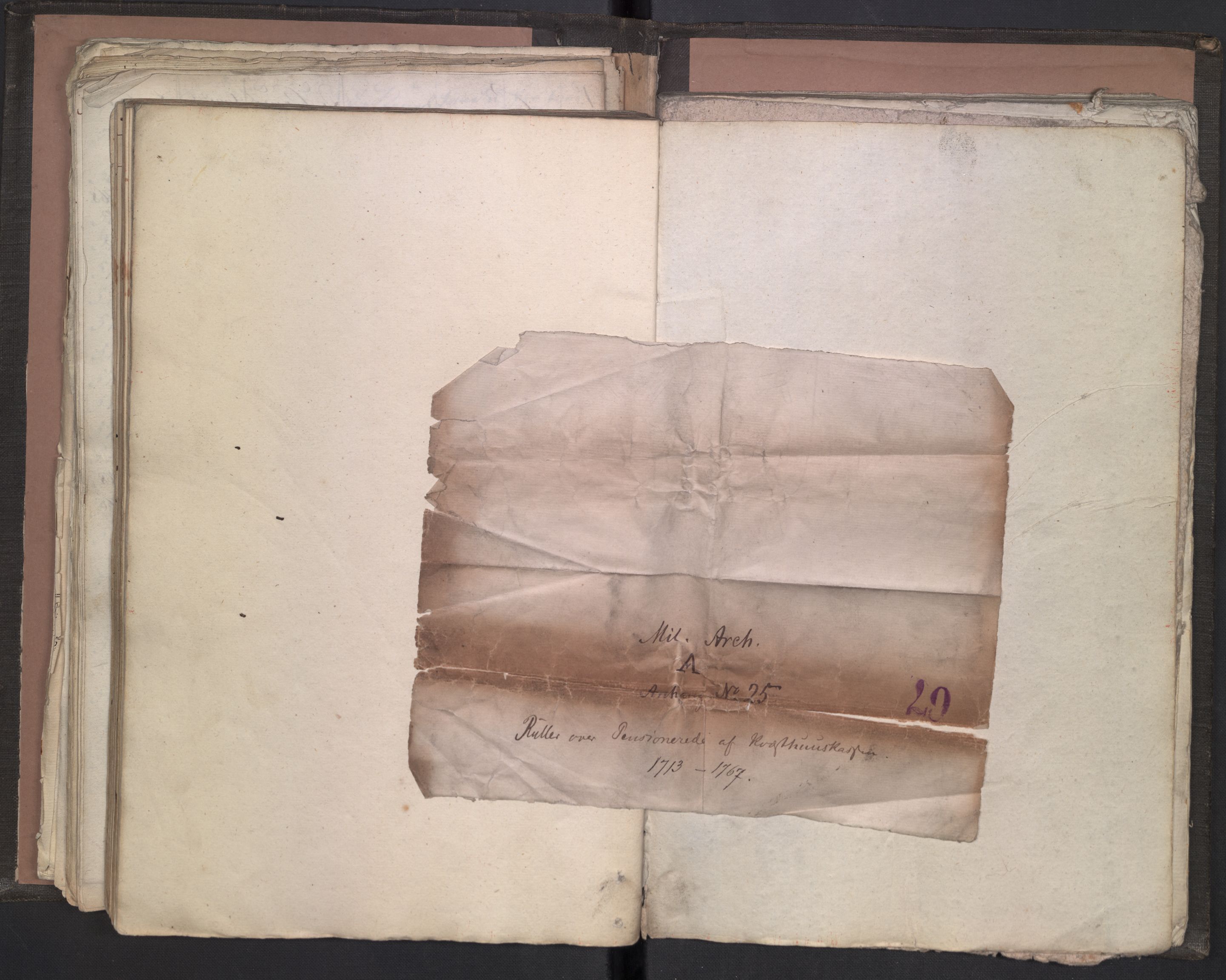 Forsvaret, Den norske kvesthuskasse/krigshospitalkasse, AV/RA-RAFA-1887/A/Aa/L0058: Ruller over pensjonerte, 1713-1798, s. 135