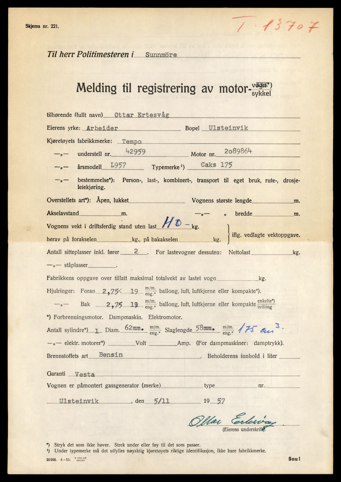 Møre og Romsdal vegkontor - Ålesund trafikkstasjon, AV/SAT-A-4099/F/Fe/L0040: Registreringskort for kjøretøy T 13531 - T 13709, 1927-1998, s. 3027