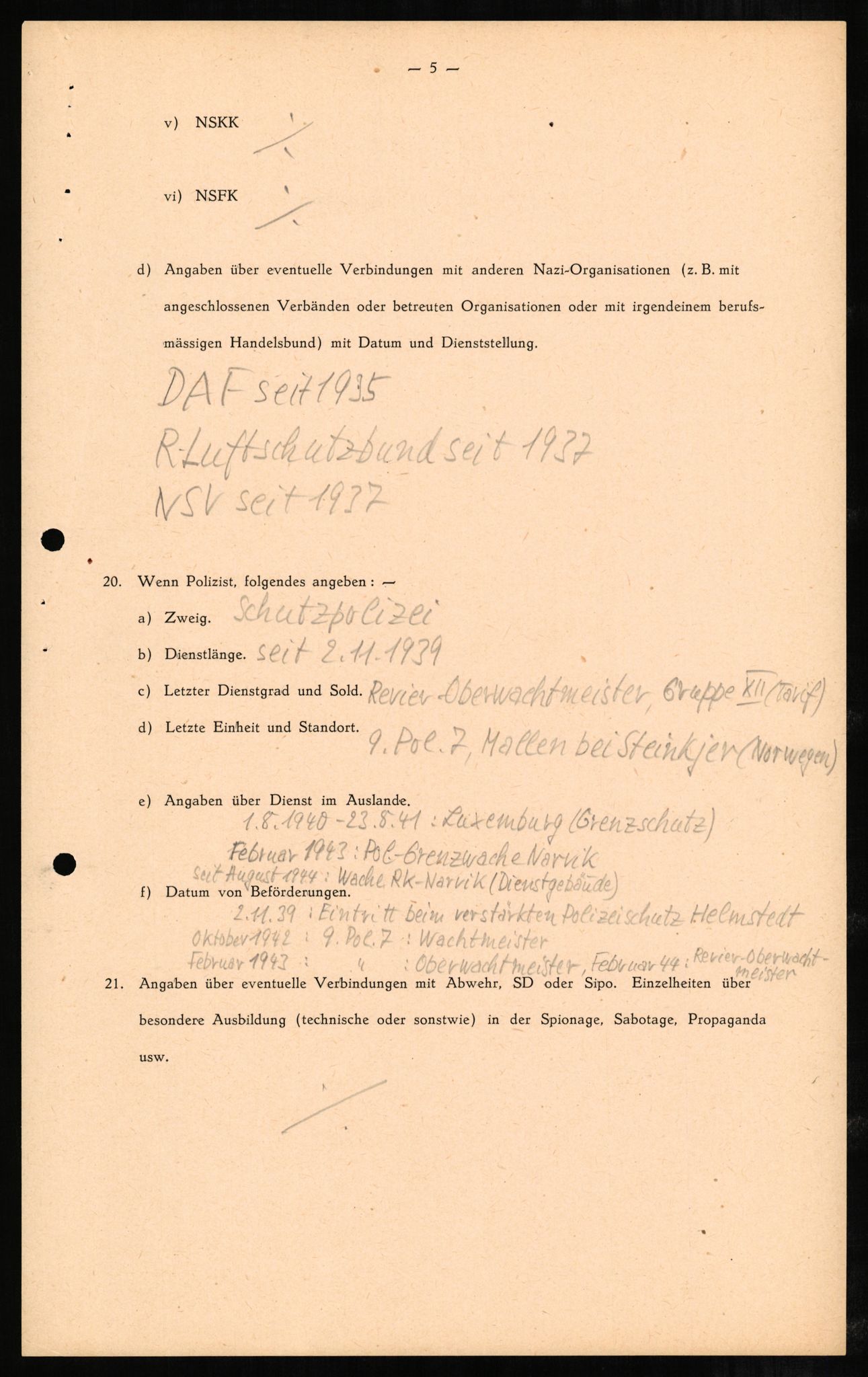 Forsvaret, Forsvarets overkommando II, AV/RA-RAFA-3915/D/Db/L0002: CI Questionaires. Tyske okkupasjonsstyrker i Norge. Tyskere., 1945-1946, s. 20