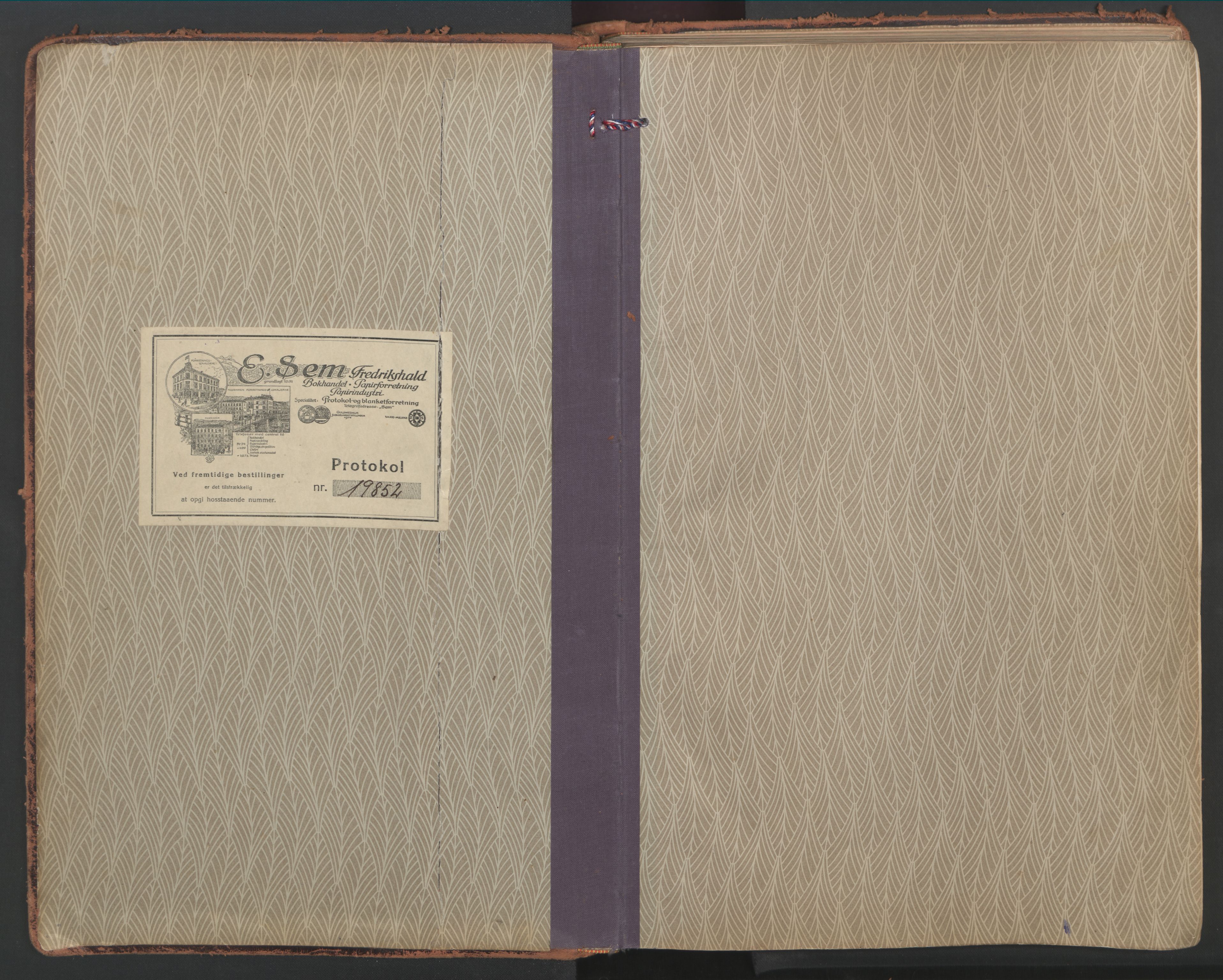 Ministerialprotokoller, klokkerbøker og fødselsregistre - Møre og Romsdal, AV/SAT-A-1454/514/L0202: Klokkerbok nr. 514C02, 1916-1944