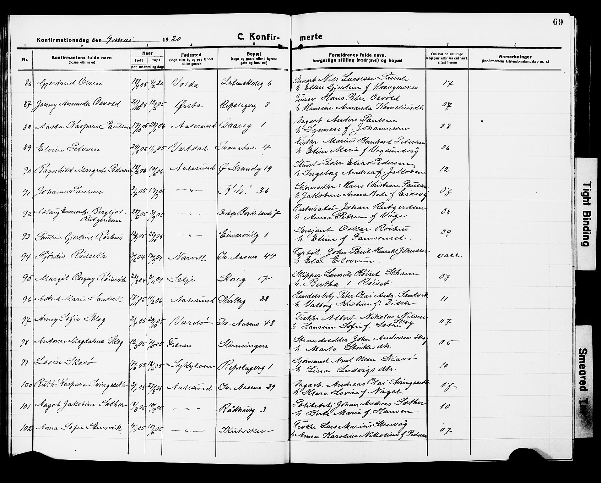 Ministerialprotokoller, klokkerbøker og fødselsregistre - Møre og Romsdal, AV/SAT-A-1454/529/L0472: Klokkerbok nr. 529C09, 1917-1929, s. 69