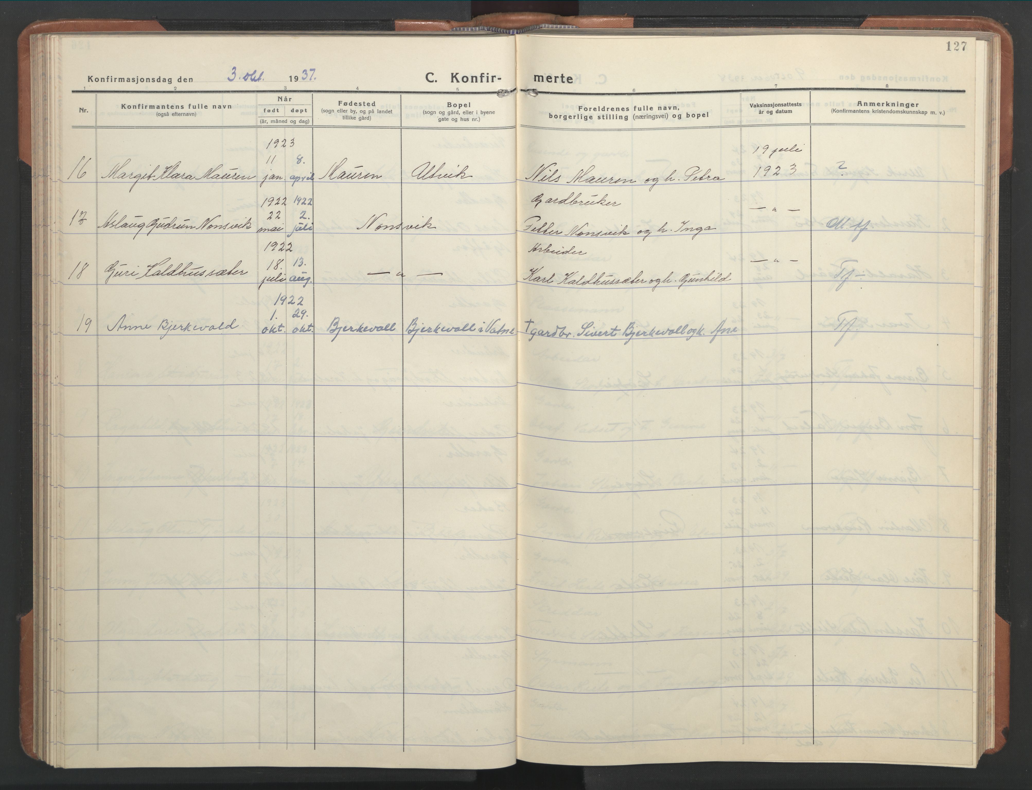 Ministerialprotokoller, klokkerbøker og fødselsregistre - Møre og Romsdal, AV/SAT-A-1454/524/L0367: Klokkerbok nr. 524C08, 1932-1951, s. 127