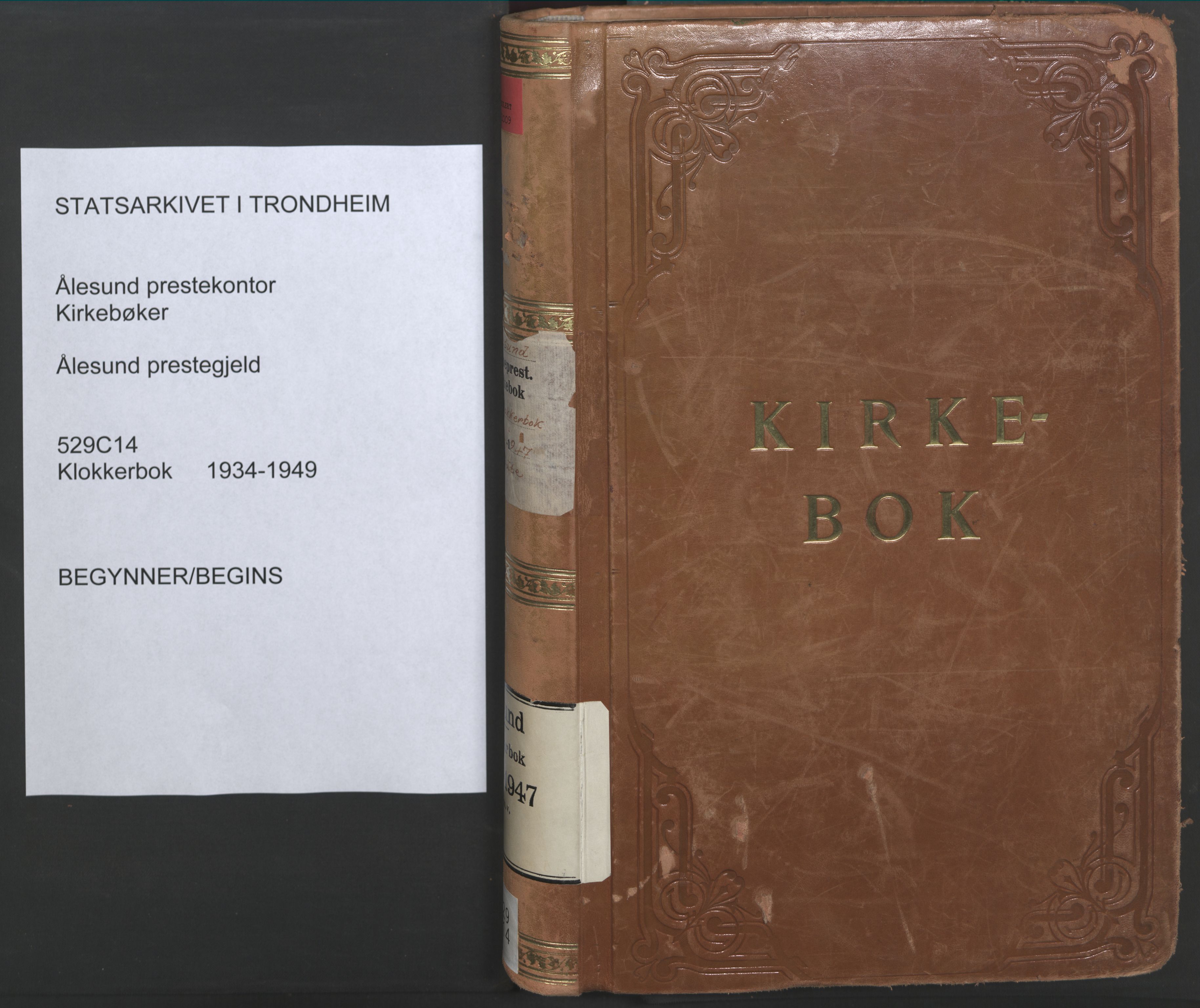 Ministerialprotokoller, klokkerbøker og fødselsregistre - Møre og Romsdal, AV/SAT-A-1454/529/L0478: Klokkerbok nr. 529C15, 1938-1951