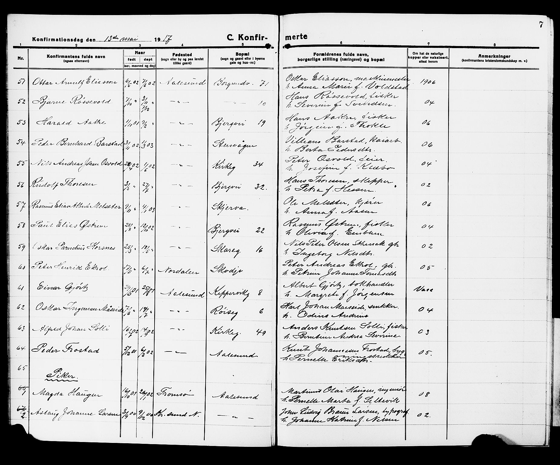 Ministerialprotokoller, klokkerbøker og fødselsregistre - Møre og Romsdal, SAT/A-1454/529/L0472: Klokkerbok nr. 529C09, 1917-1929, s. 7